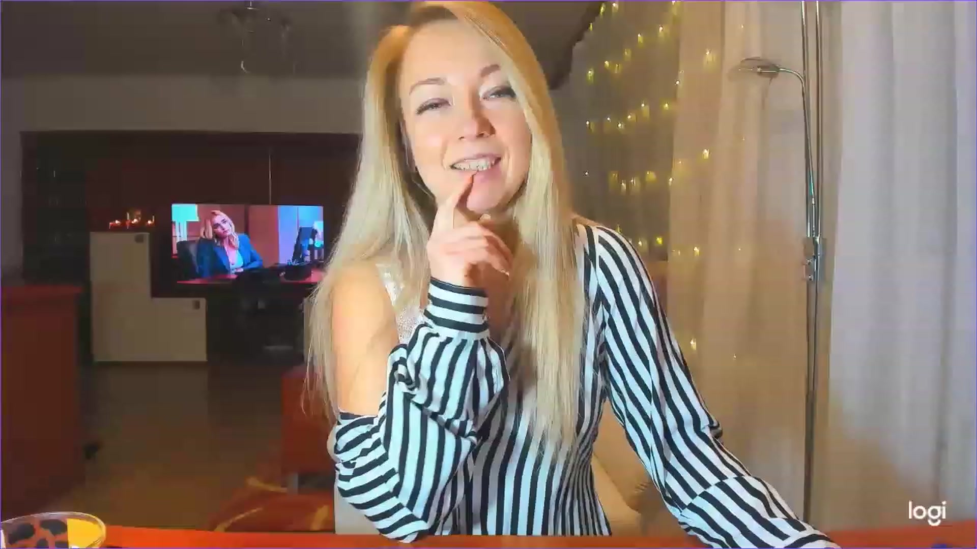Gallery image thumbnail from LoraGlow's myfreecams stream on, 12/12/2022, 23:19 image 18 of 20