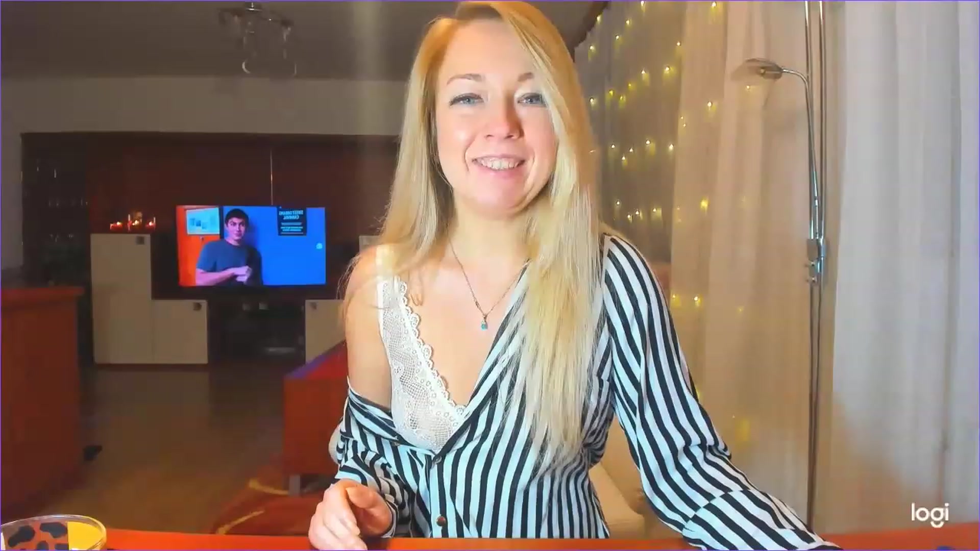 Gallery image thumbnail from LoraGlow's myfreecams stream on, 12/12/2022, 23:19 image 17 of 20