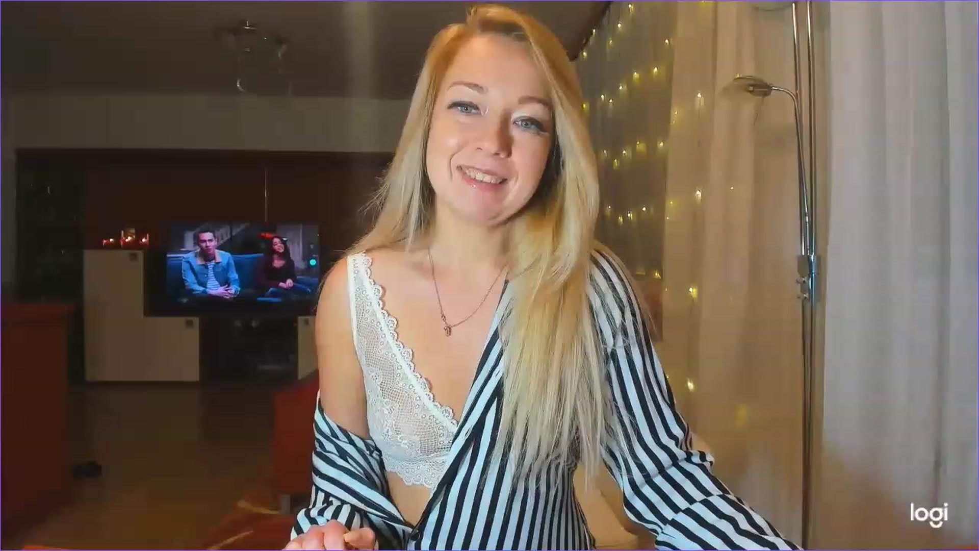Gallery image thumbnail from LoraGlow's myfreecams stream on, 12/13/2022, 24:42 image 2 of 20
