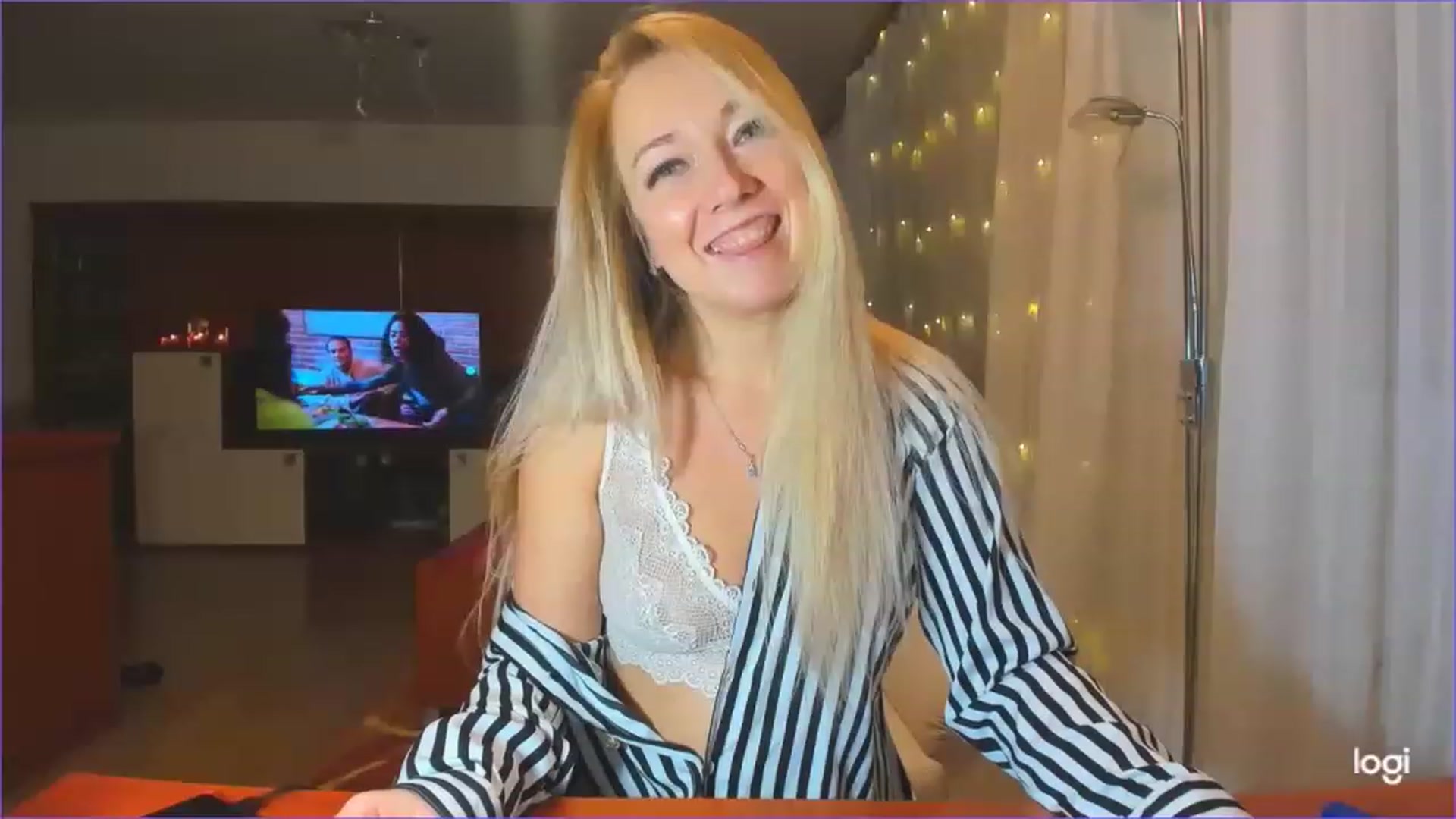 Gallery image thumbnail from LoraGlow's myfreecams stream on, 12/13/2022, 24:42 image 17 of 20