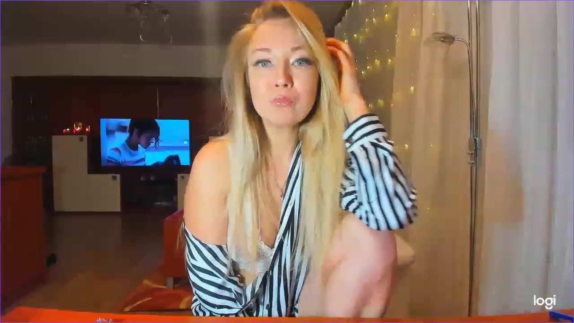 Gallery image thumbnail from LoraGlow's myfreecams stream on, 12/13/2022, 02:53 image 15 of 20
