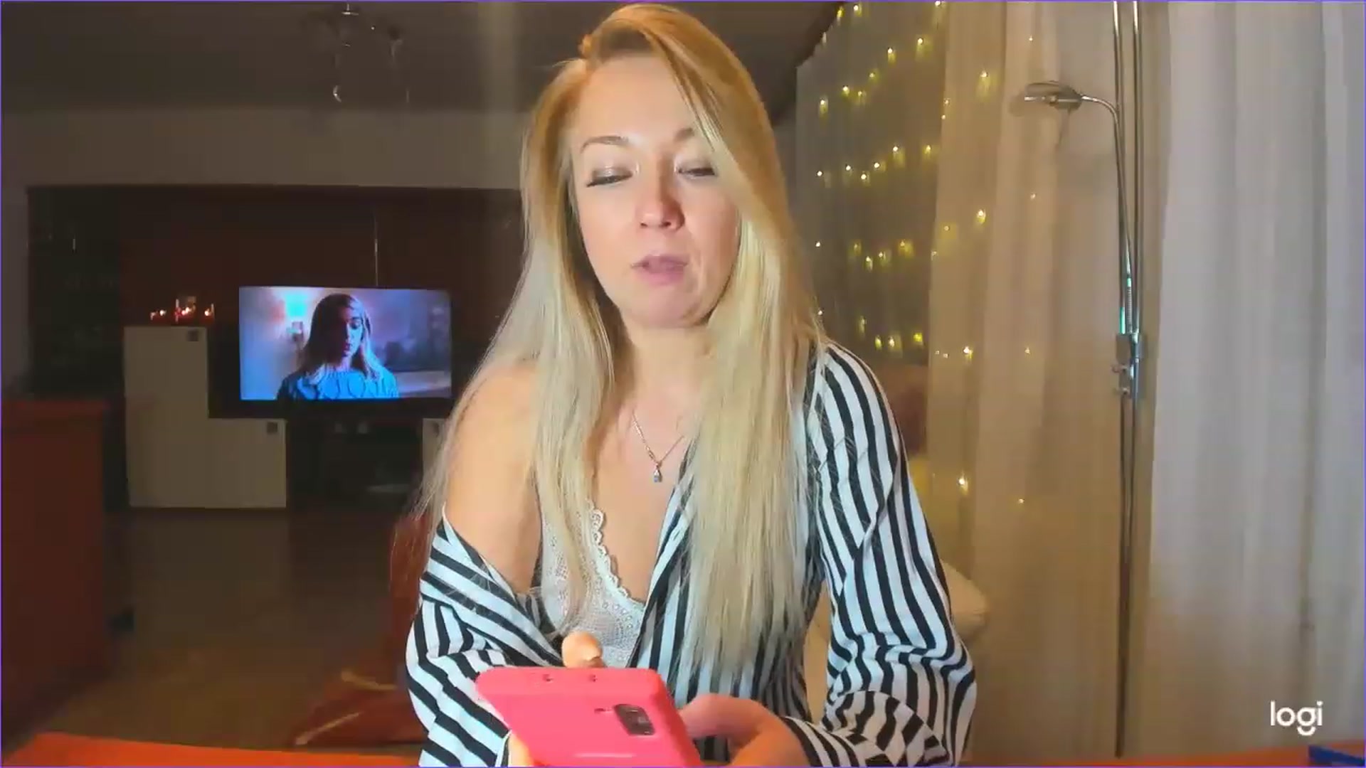 Gallery image thumbnail from LoraGlow's myfreecams stream on, 12/13/2022, 02:53 image 13 of 20