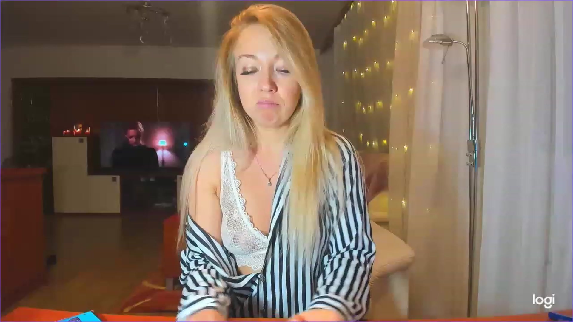 Gallery image thumbnail from LoraGlow's myfreecams stream on, 12/13/2022, 02:53 image 11 of 20