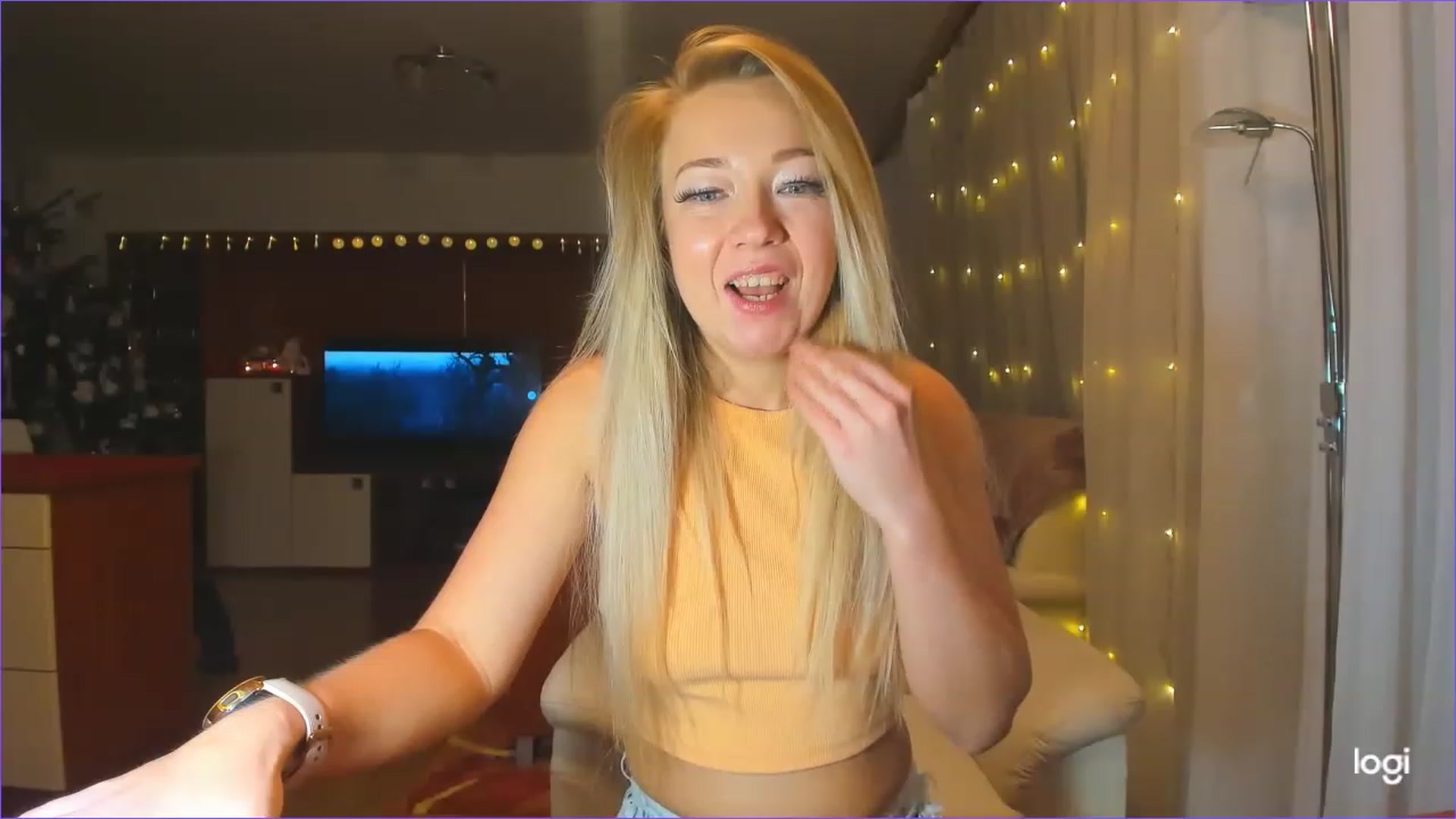 Gallery image thumbnail from LoraGlow's myfreecams stream on, 12/15/2022, 24:20 image 11 of 20