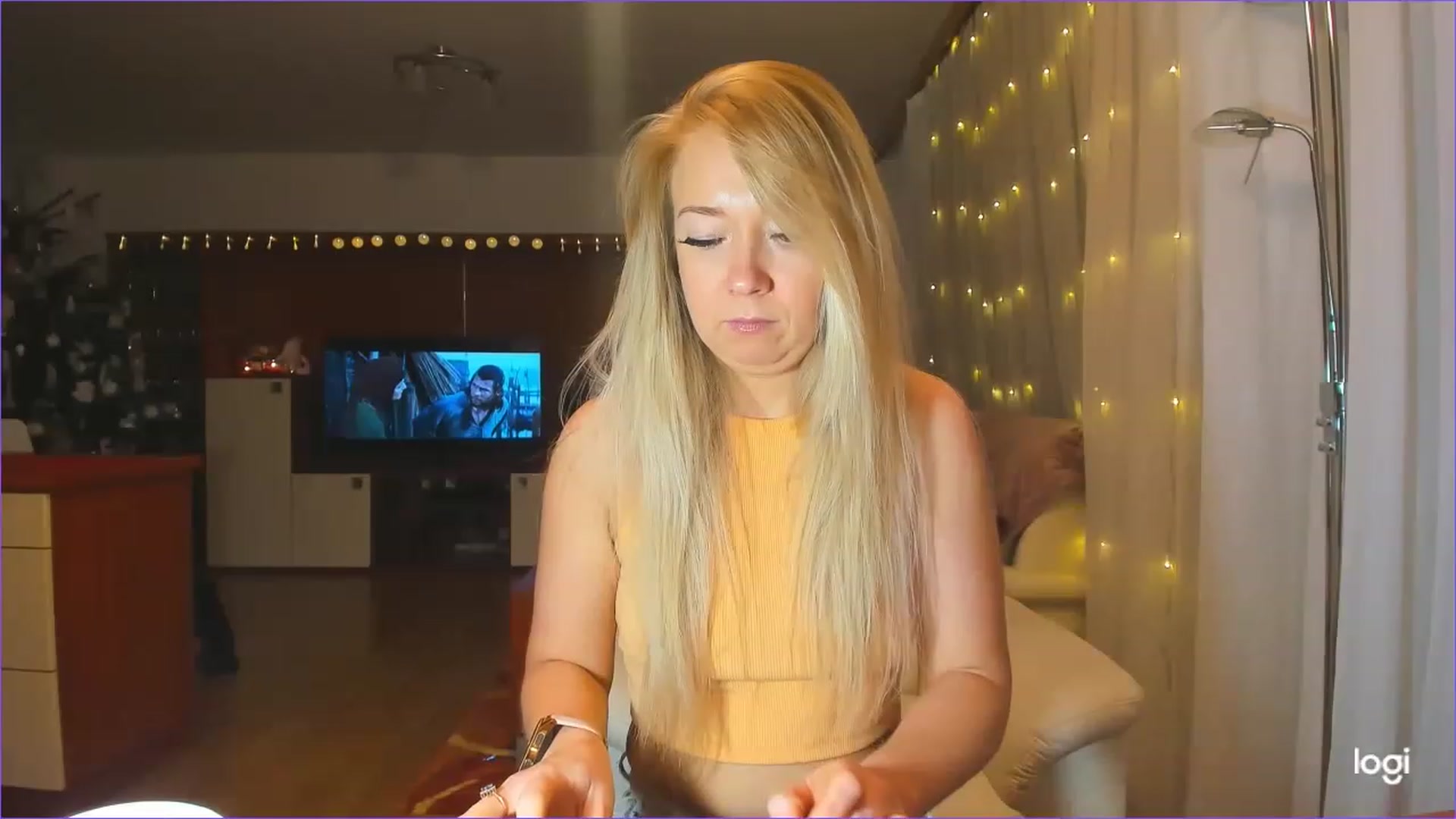Gallery image thumbnail from LoraGlow's myfreecams stream on, 12/15/2022, 24:20 image 20 of 20