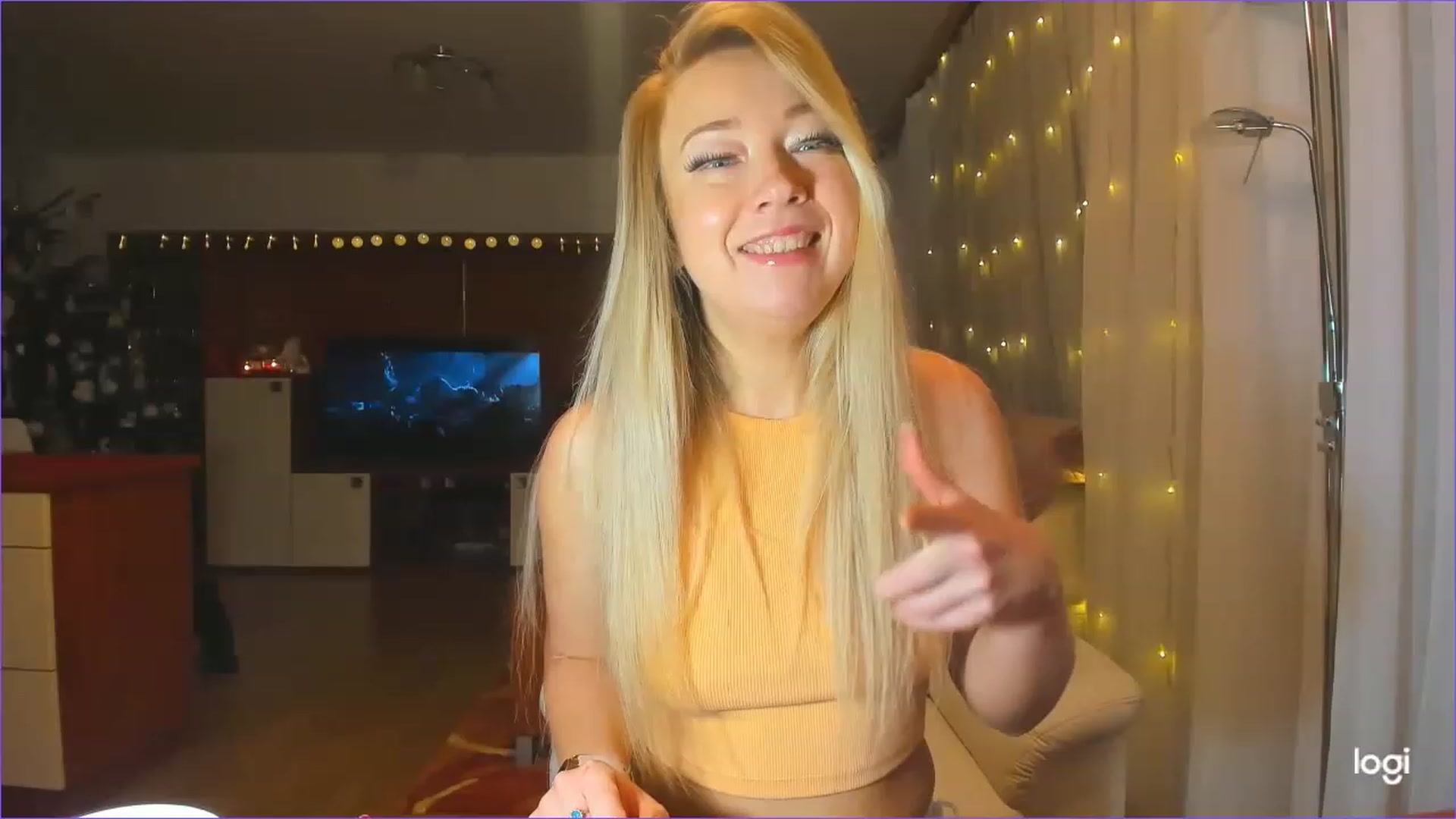 Gallery image thumbnail from LoraGlow's myfreecams stream on, 12/15/2022, 24:20 image 2 of 20