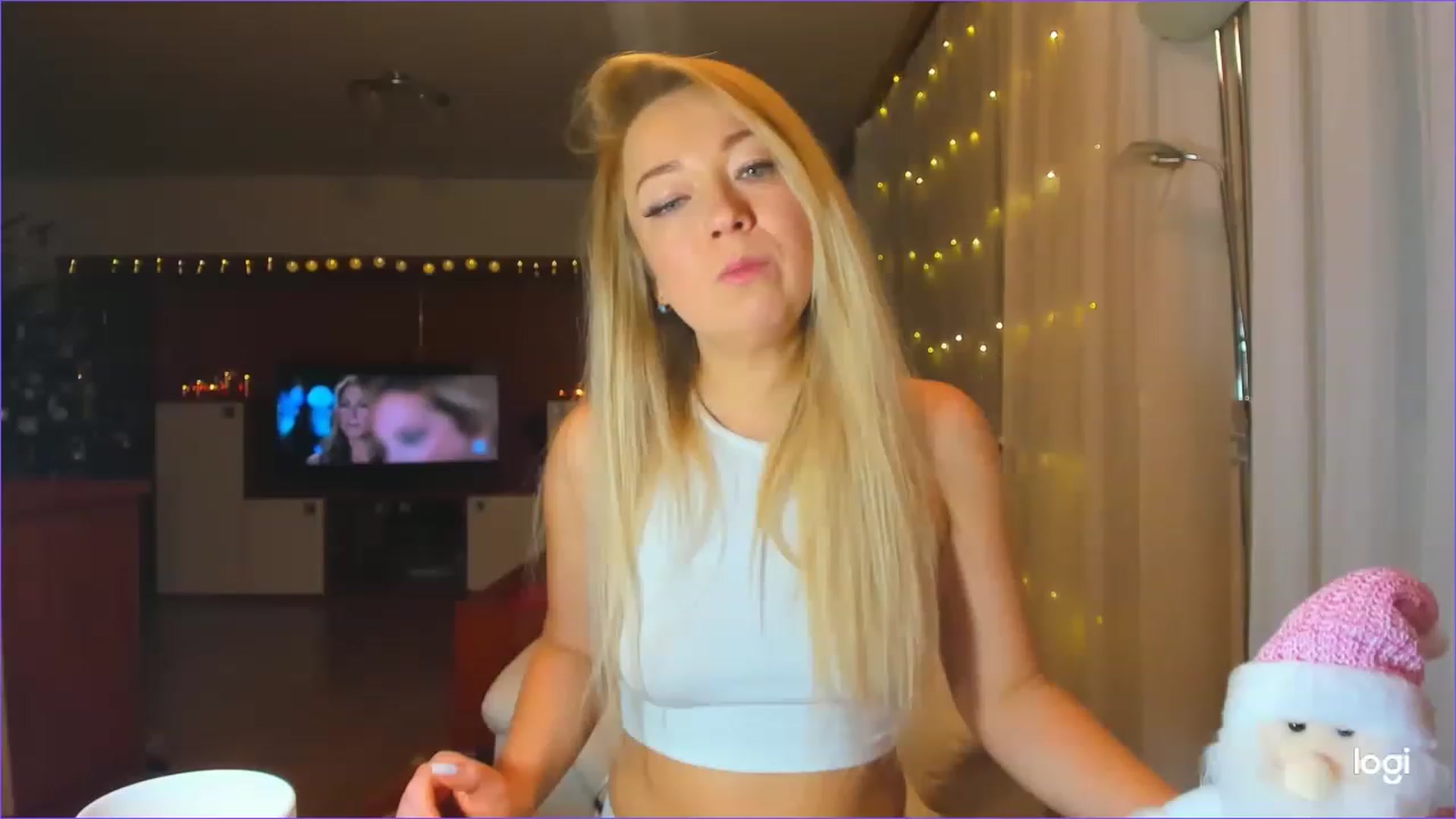 Gallery image thumbnail from LoraGlow's myfreecams stream on, 12/16/2022, 22:43 image 16 of 20