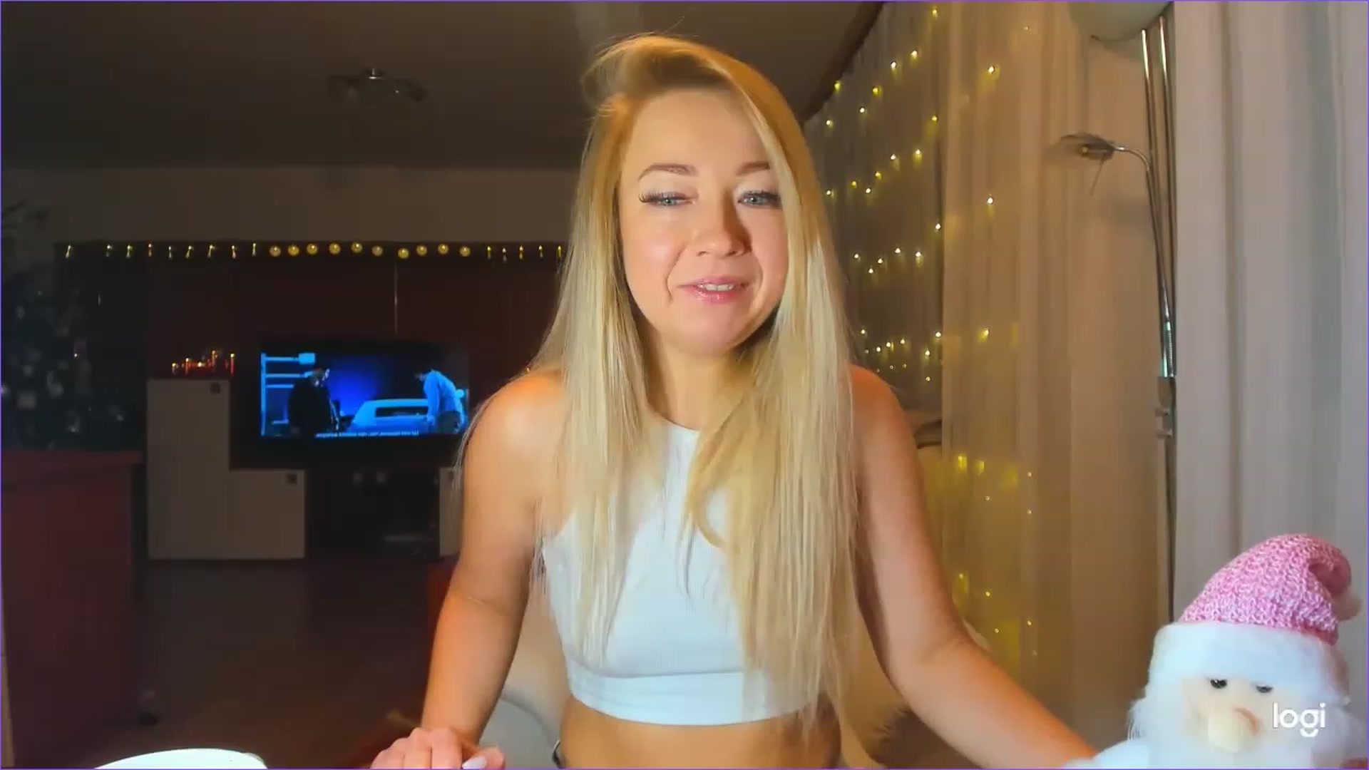 Gallery image thumbnail from LoraGlow's myfreecams stream on, 12/16/2022, 22:43 image 14 of 20