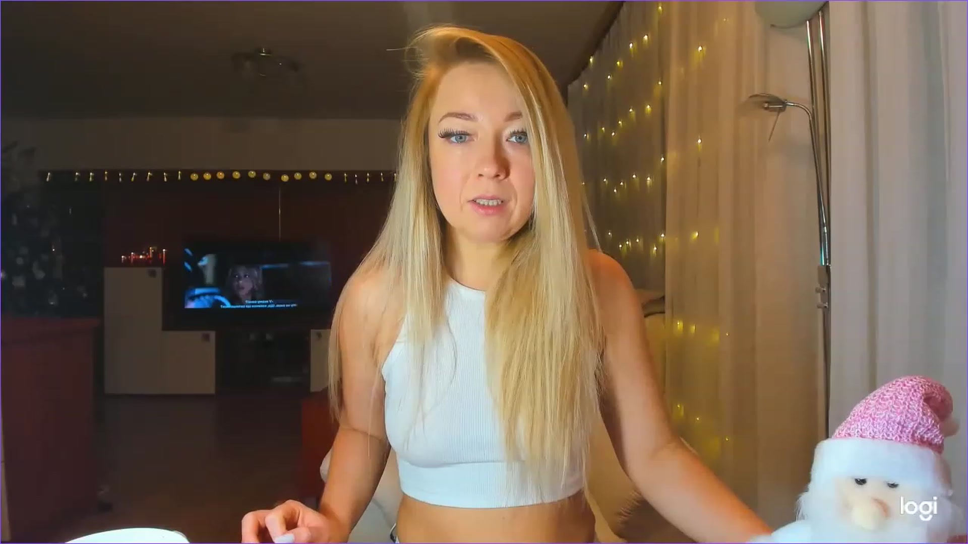 Gallery image thumbnail from LoraGlow's myfreecams stream on, 12/16/2022, 22:43 image 10 of 20