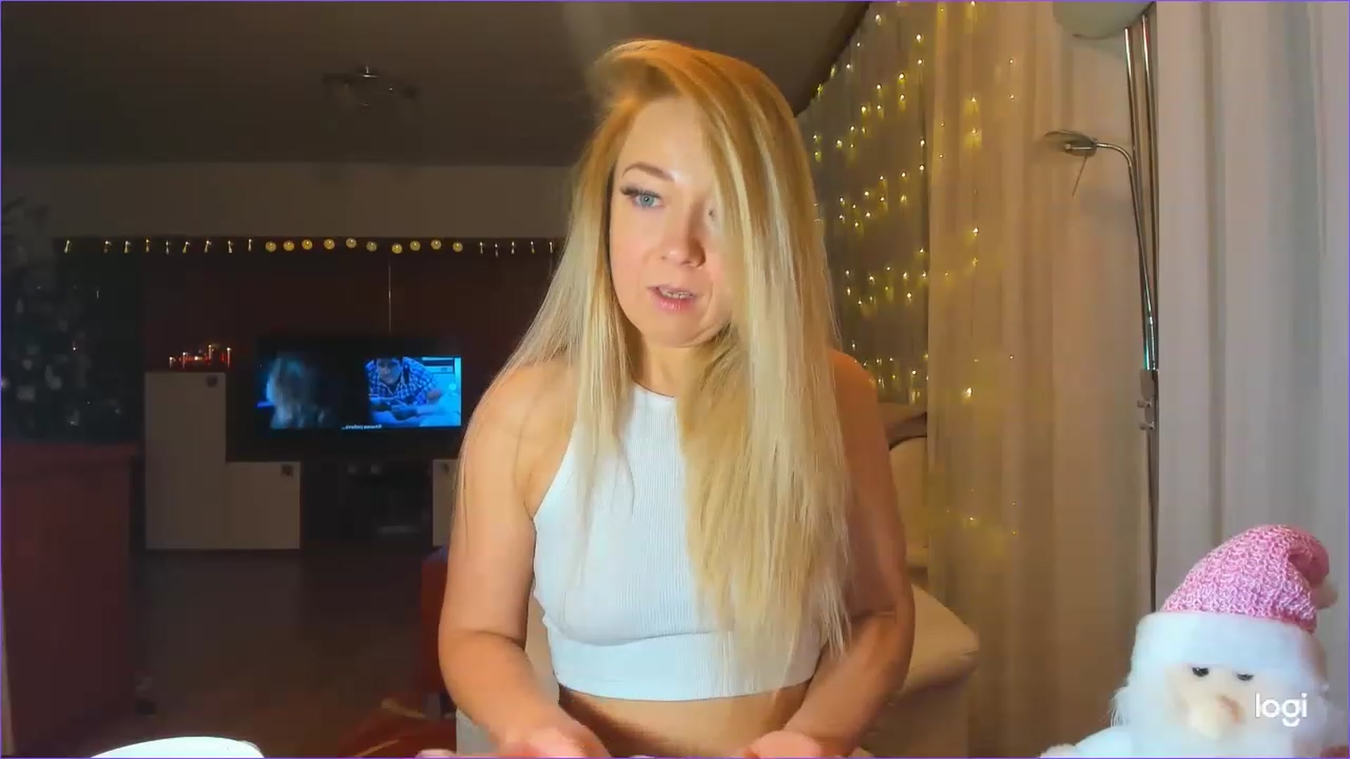 Gallery image thumbnail from LoraGlow's myfreecams stream on, 12/16/2022, 22:43 image 7 of 20