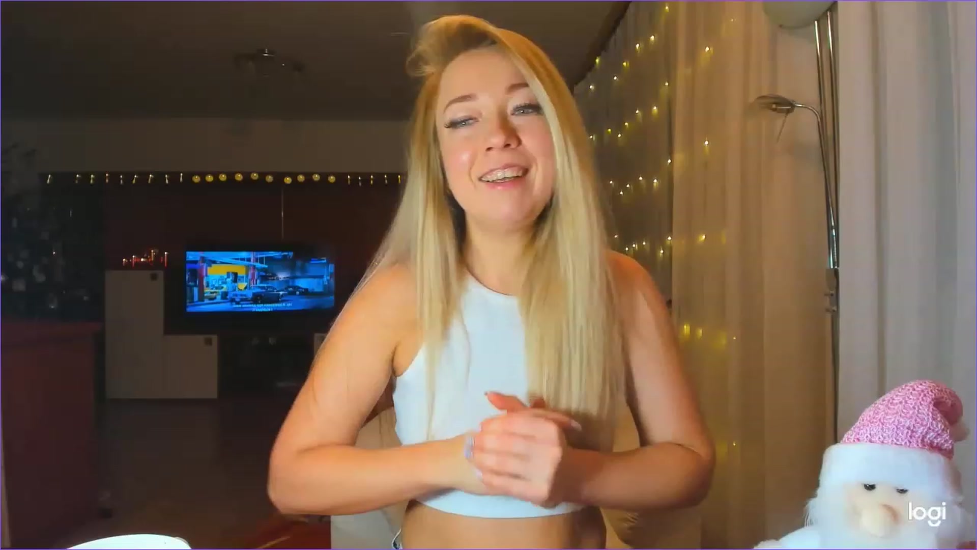 Gallery image thumbnail from LoraGlow's myfreecams stream on, 12/16/2022, 22:43 image 6 of 20