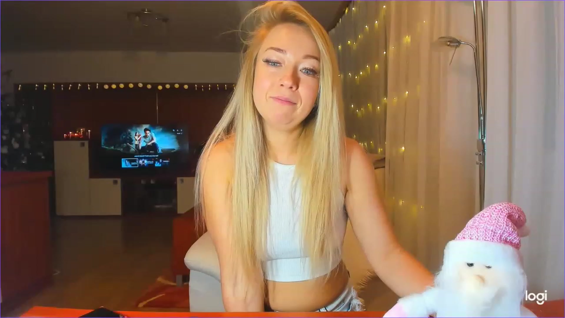 Gallery image thumbnail from LoraGlow's myfreecams stream on, 12/17/2022, 24:02 image 15 of 20