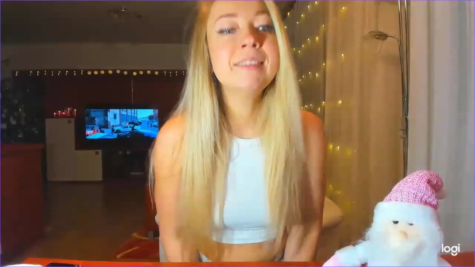 Gallery image thumbnail from LoraGlow's myfreecams stream on, 12/17/2022, 24:02 image 4 of 20