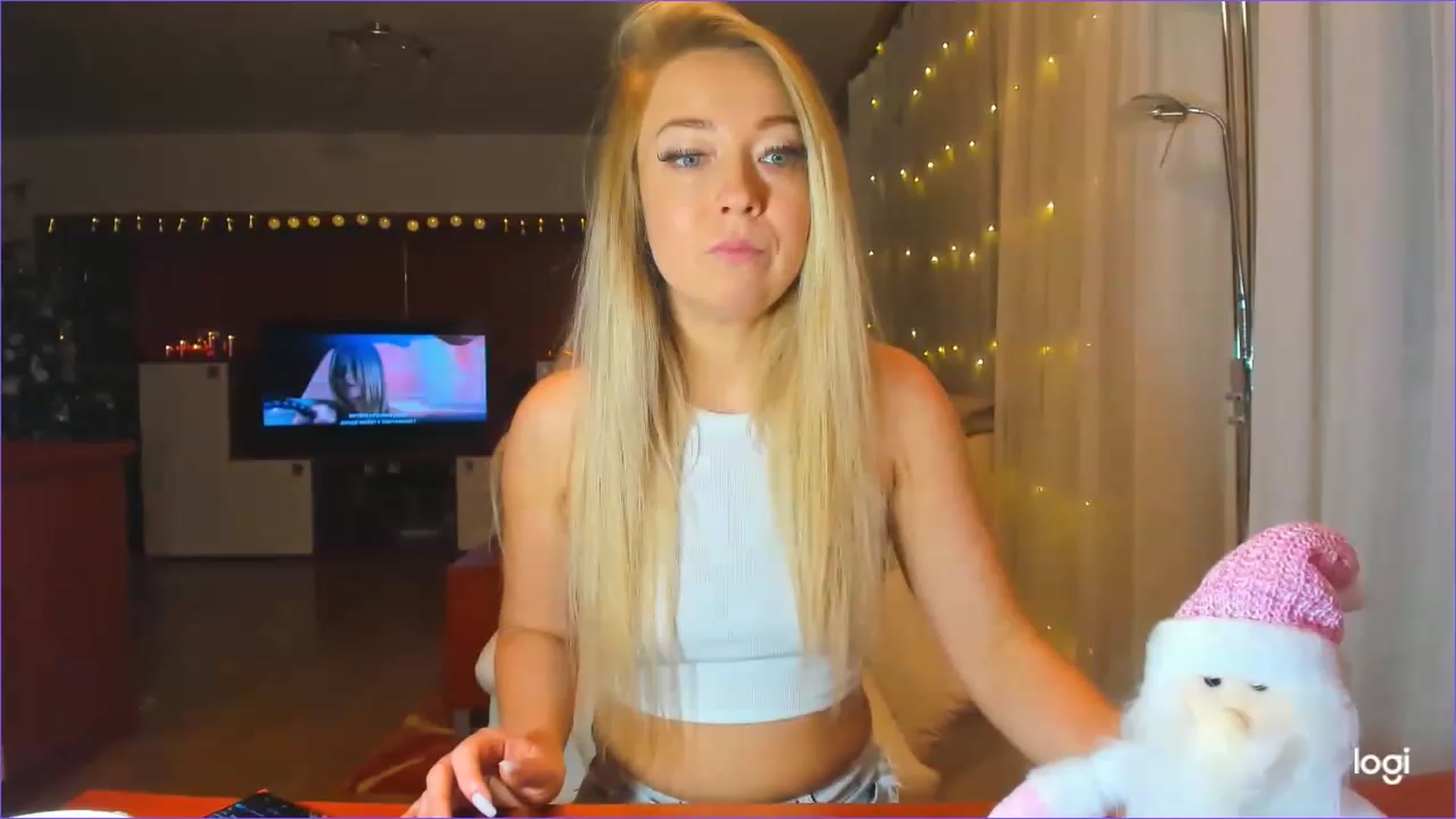 Gallery image thumbnail from LoraGlow's myfreecams stream on, 12/17/2022, 24:02 image 5 of 20