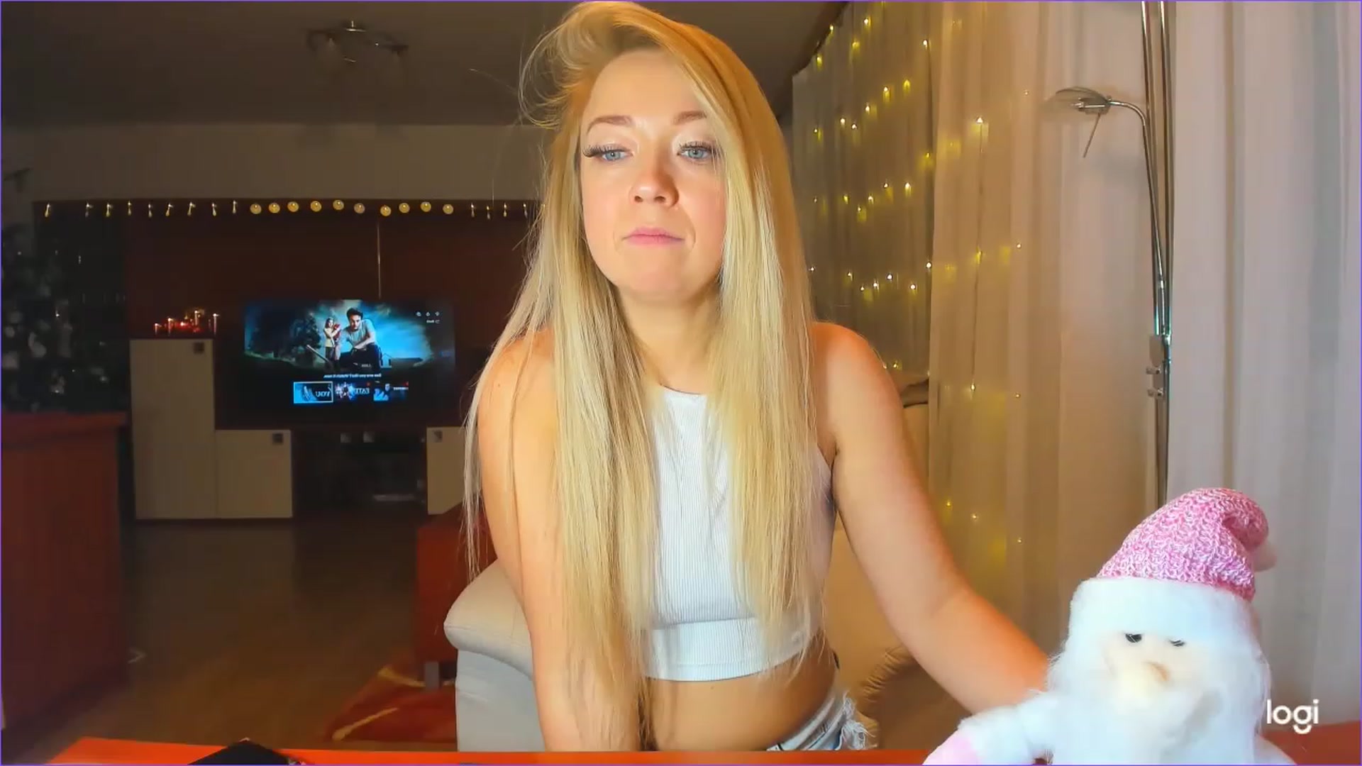 Gallery image thumbnail from LoraGlow's myfreecams stream on, 12/17/2022, 24:02 image 16 of 20