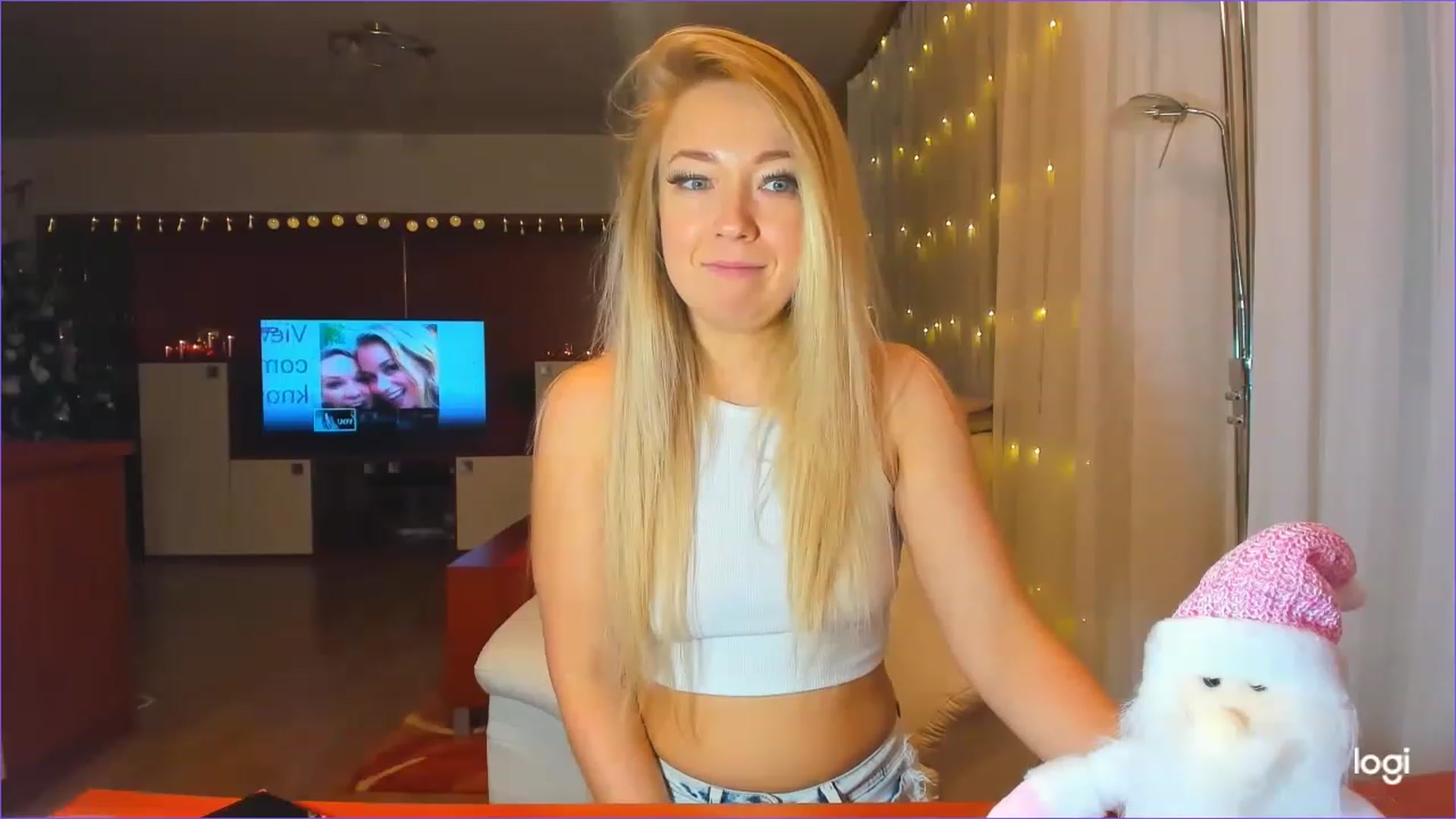 Gallery image thumbnail from LoraGlow's myfreecams stream on, 12/17/2022, 24:02 image 13 of 20