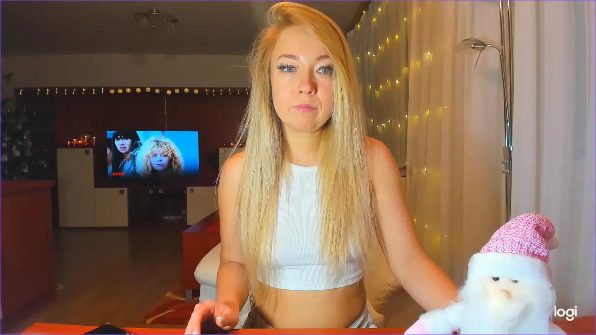 Gallery image thumbnail from LoraGlow's myfreecams stream on, 12/17/2022, 24:02 image 19 of 20