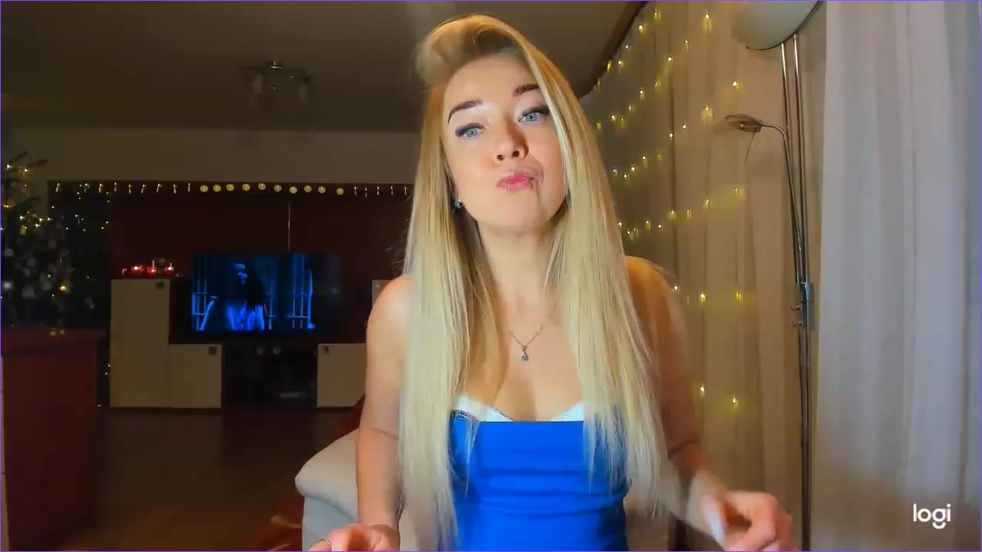 Gallery image thumbnail from LoraGlow's myfreecams stream on, 12/19/2022, 21:45 image 4 of 20