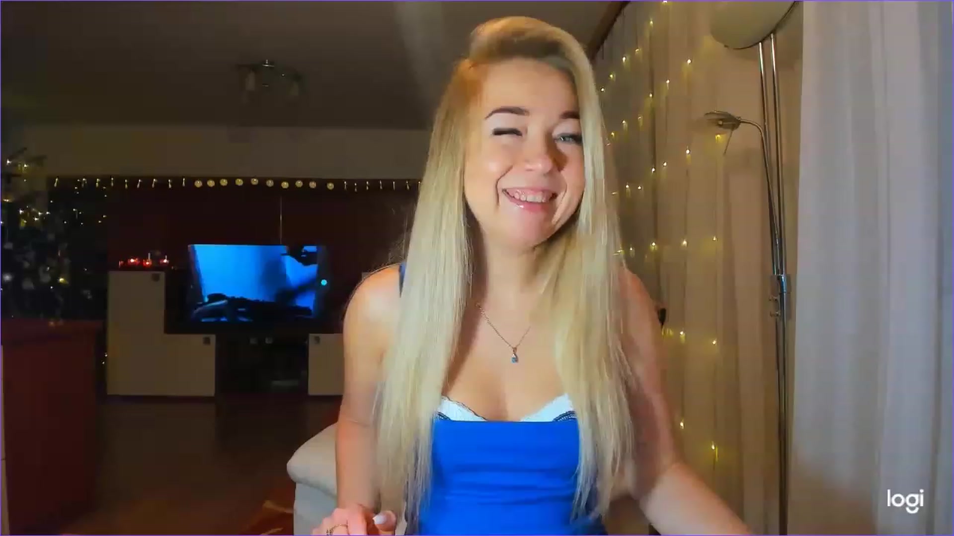 Gallery image thumbnail from LoraGlow's myfreecams stream on, 12/19/2022, 21:45 image 15 of 20