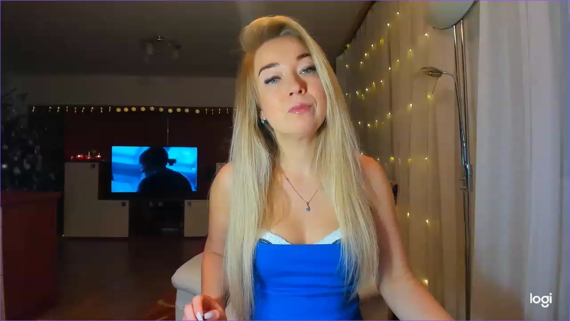 Gallery image thumbnail from LoraGlow's myfreecams stream on, 12/19/2022, 21:45 image 16 of 20