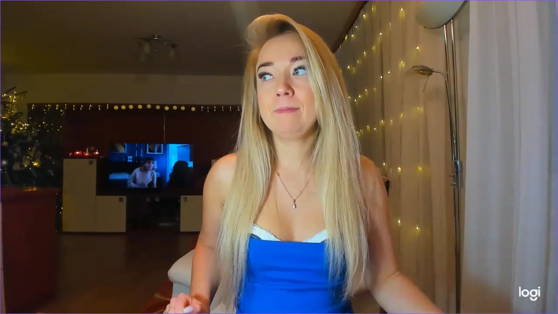 Gallery image thumbnail from LoraGlow's myfreecams stream on, 12/19/2022, 21:45 image 10 of 20