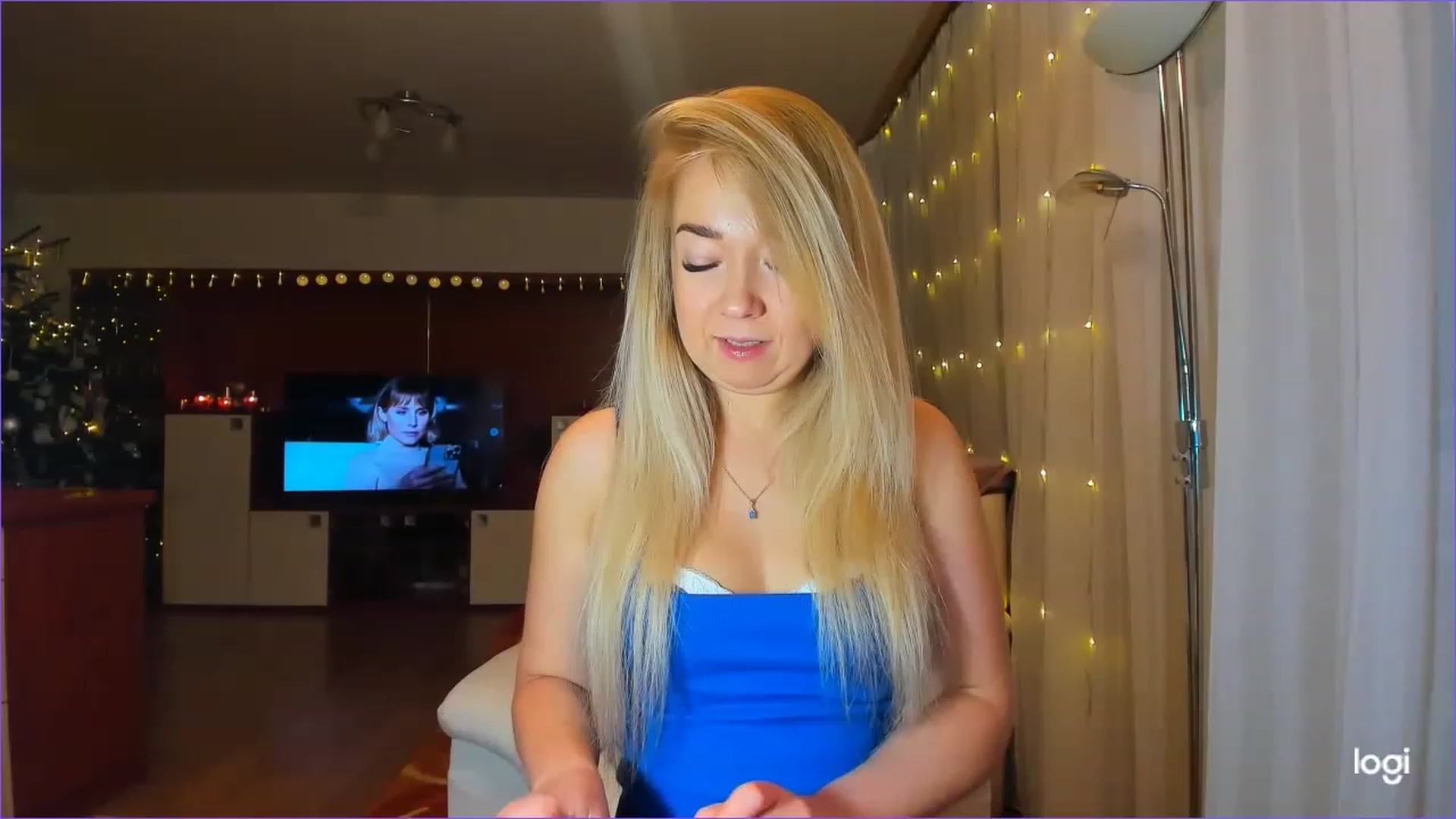 Gallery image thumbnail from LoraGlow's myfreecams stream on, 12/19/2022, 21:45 image 8 of 20