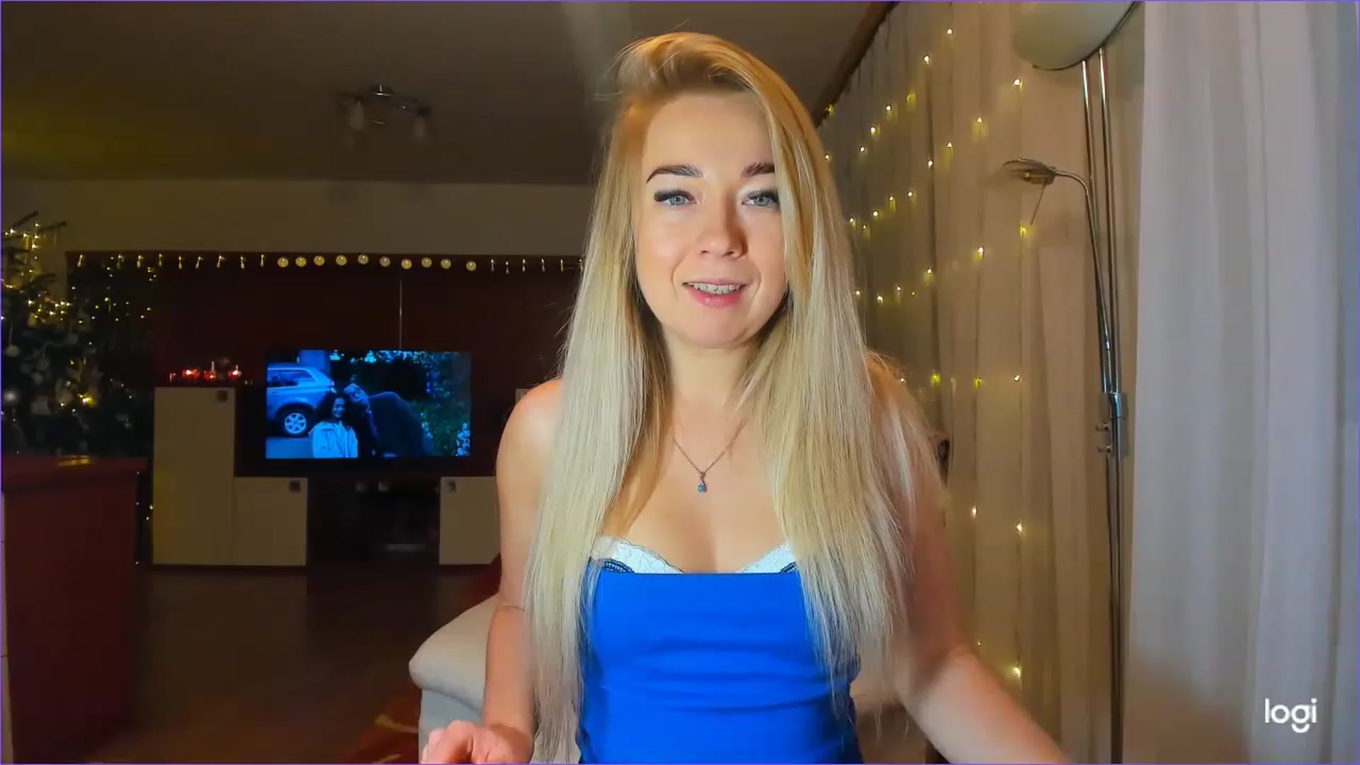 Gallery image thumbnail from LoraGlow's myfreecams stream on, 12/19/2022, 21:45 image 3 of 20
