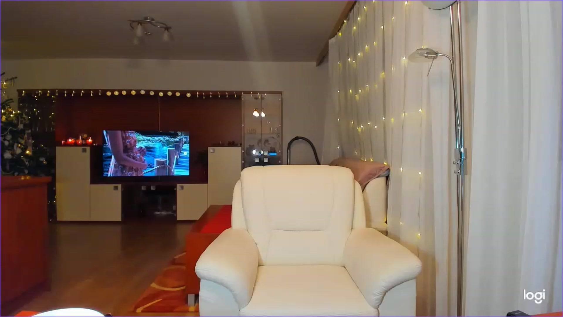 Gallery image thumbnail from LoraGlow's myfreecams stream on, 12/20/2022, 24:48 image 2 of 20