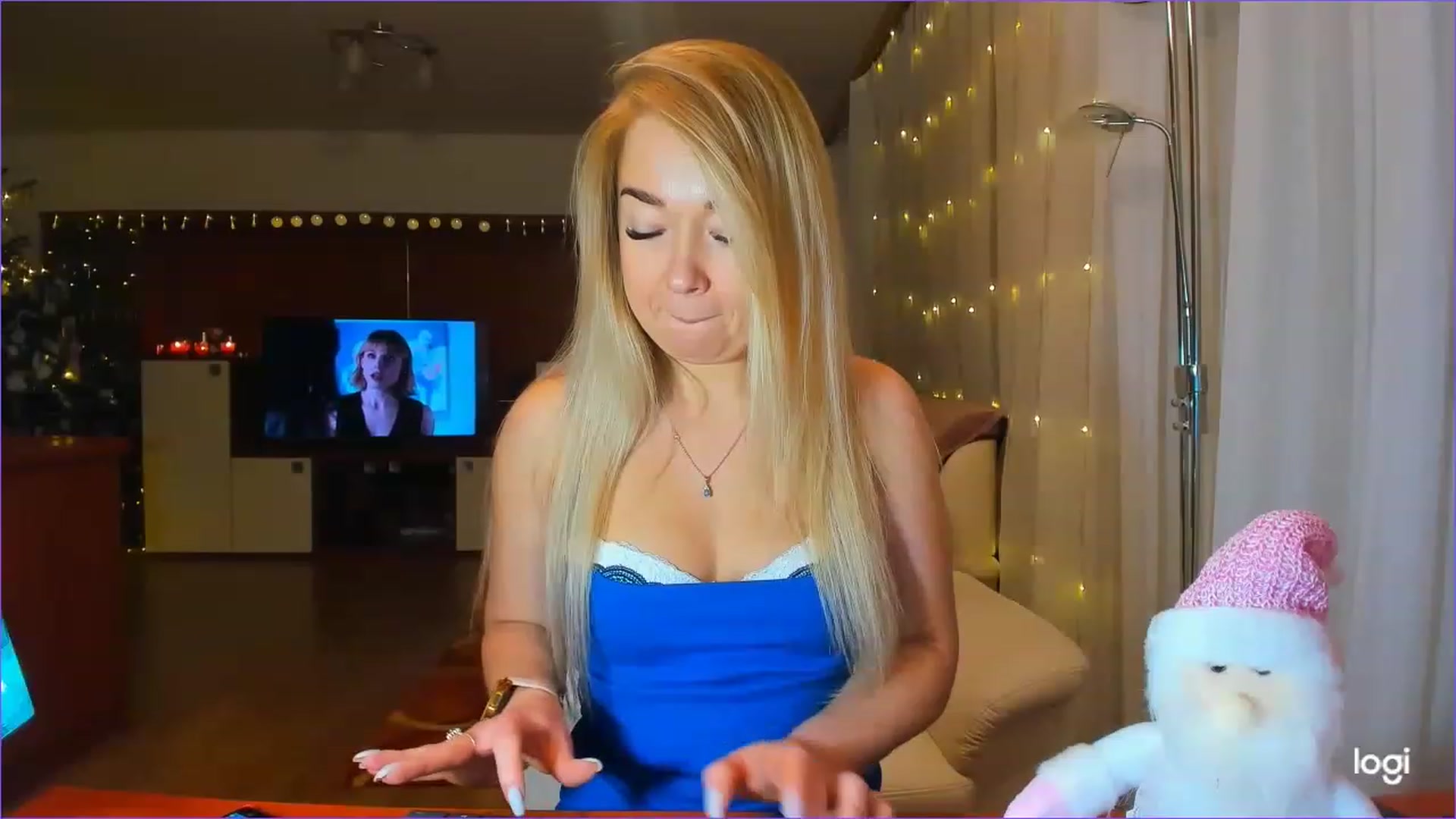 Gallery image thumbnail from LoraGlow's myfreecams stream on, 12/20/2022, 24:48 image 9 of 20