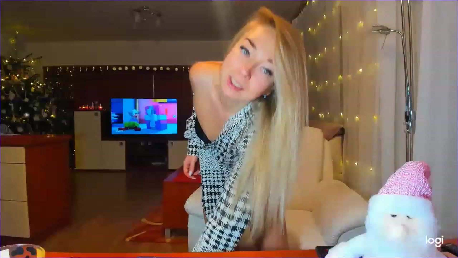 Gallery image thumbnail from LoraGlow's myfreecams stream on, 12/20/2022, 22:50 image 11 of 20