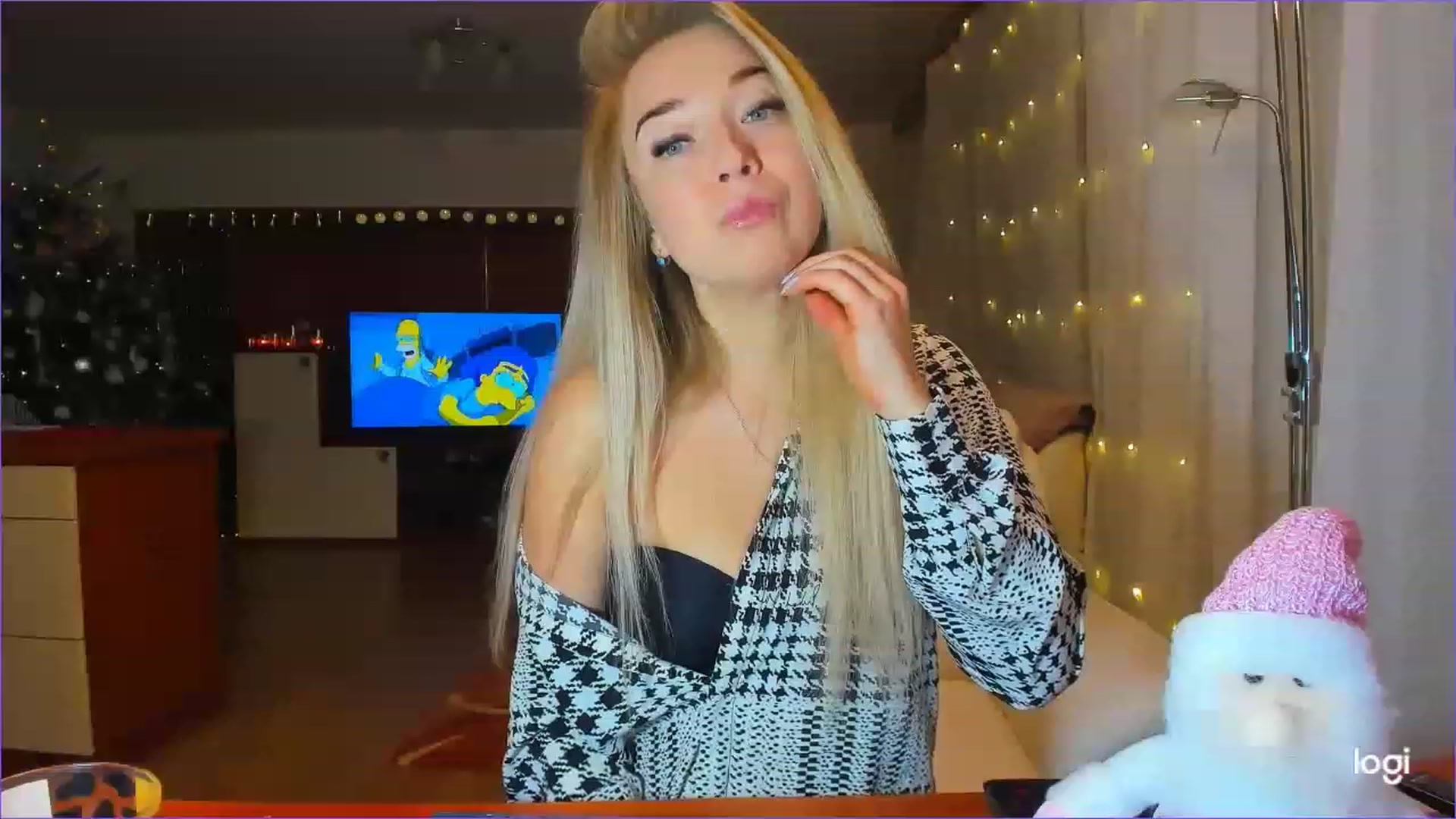 Gallery image thumbnail from LoraGlow's myfreecams stream on, 12/20/2022, 22:50 image 5 of 20