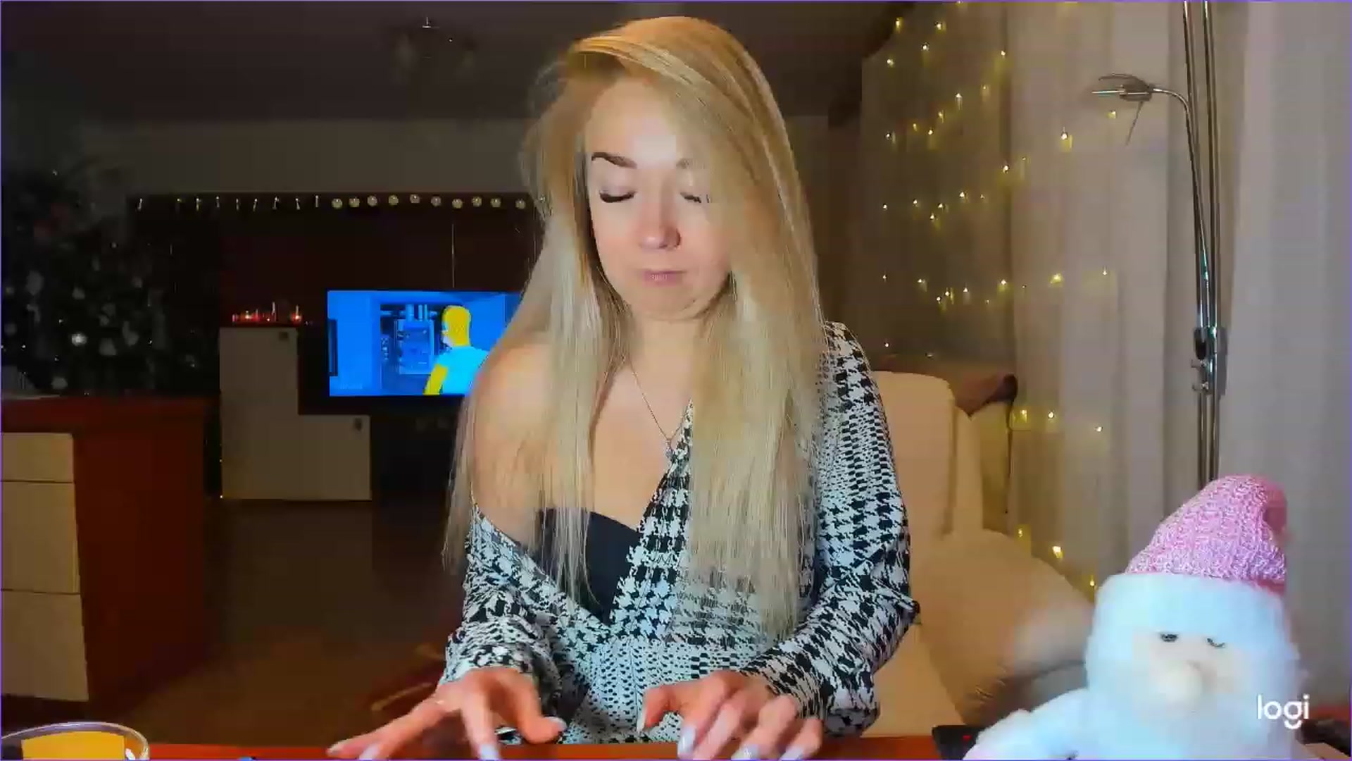 Gallery image thumbnail from LoraGlow's myfreecams stream on, 12/20/2022, 22:50 image 13 of 20