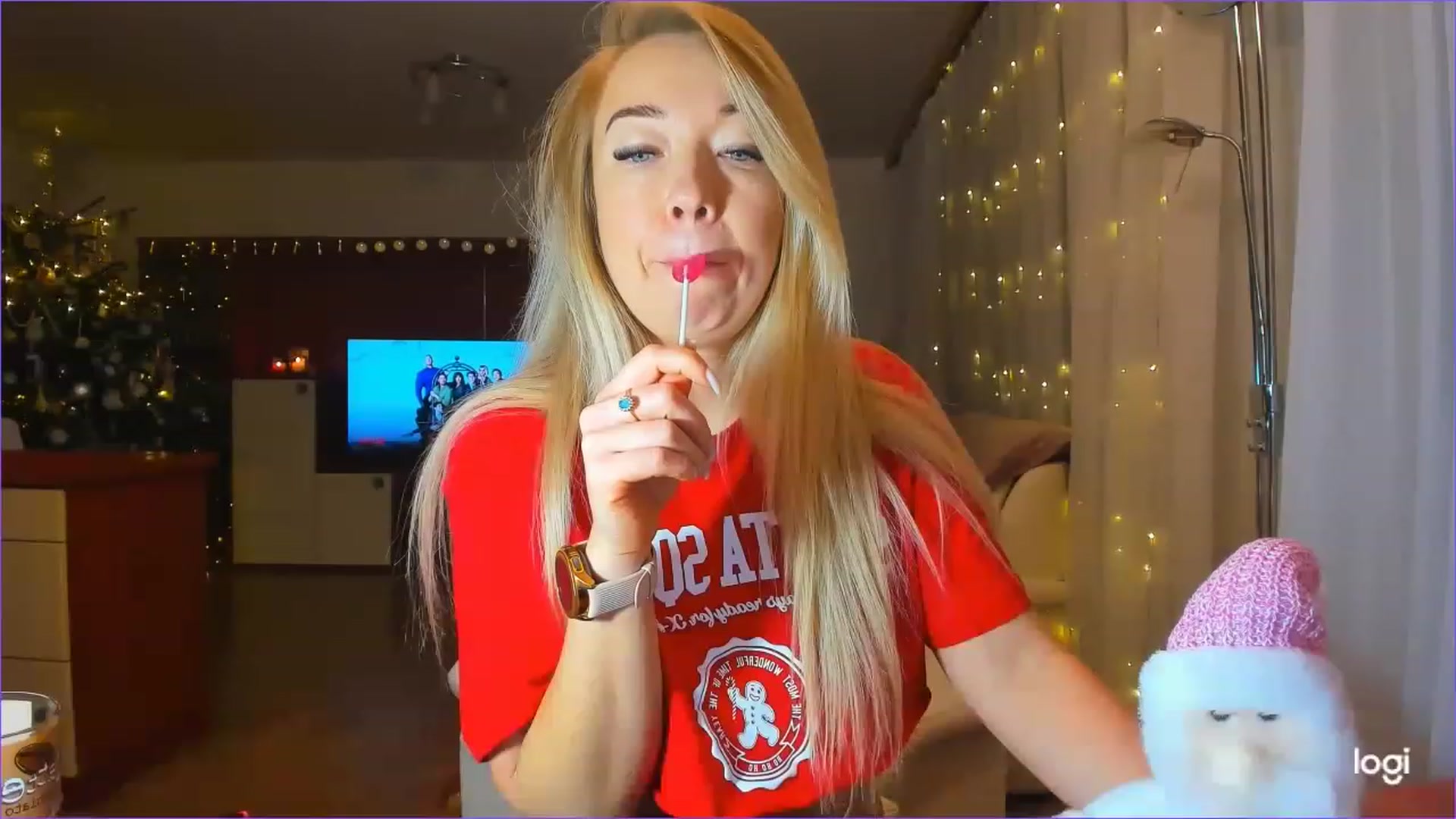 Gallery image thumbnail from LoraGlow's myfreecams stream on, 12/22/2022, 23:40 image 8 of 20