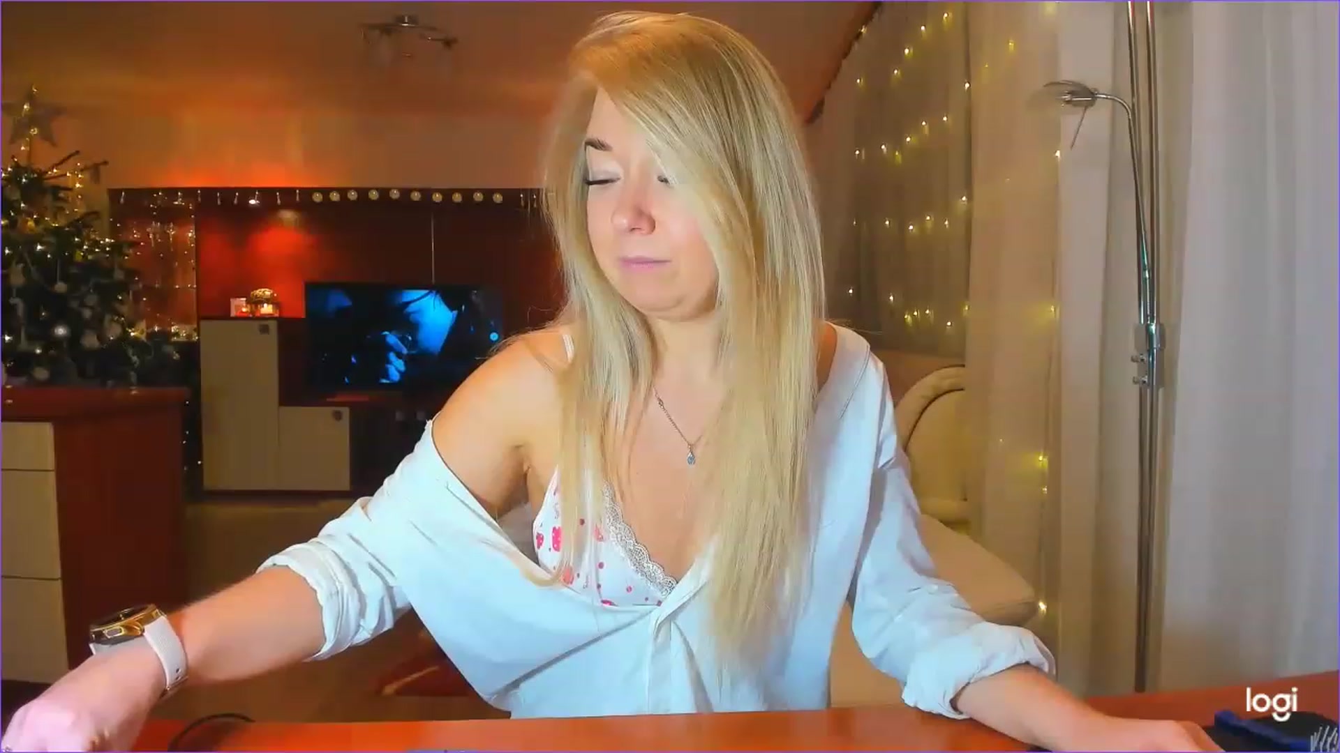 Gallery image thumbnail from LoraGlow's myfreecams stream on, 12/24/2022, 24:06 image 9 of 20
