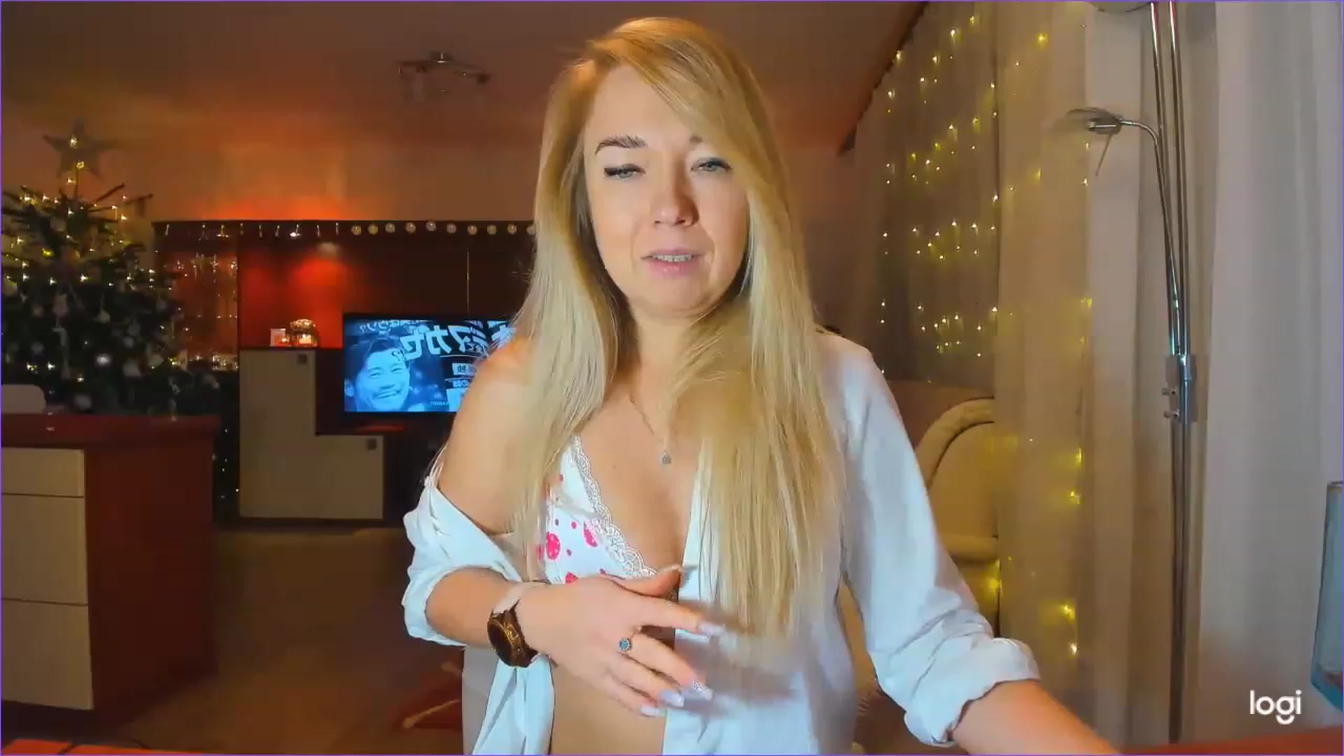 Gallery image thumbnail from LoraGlow's myfreecams stream on, 12/24/2022, 24:51 image 6 of 20