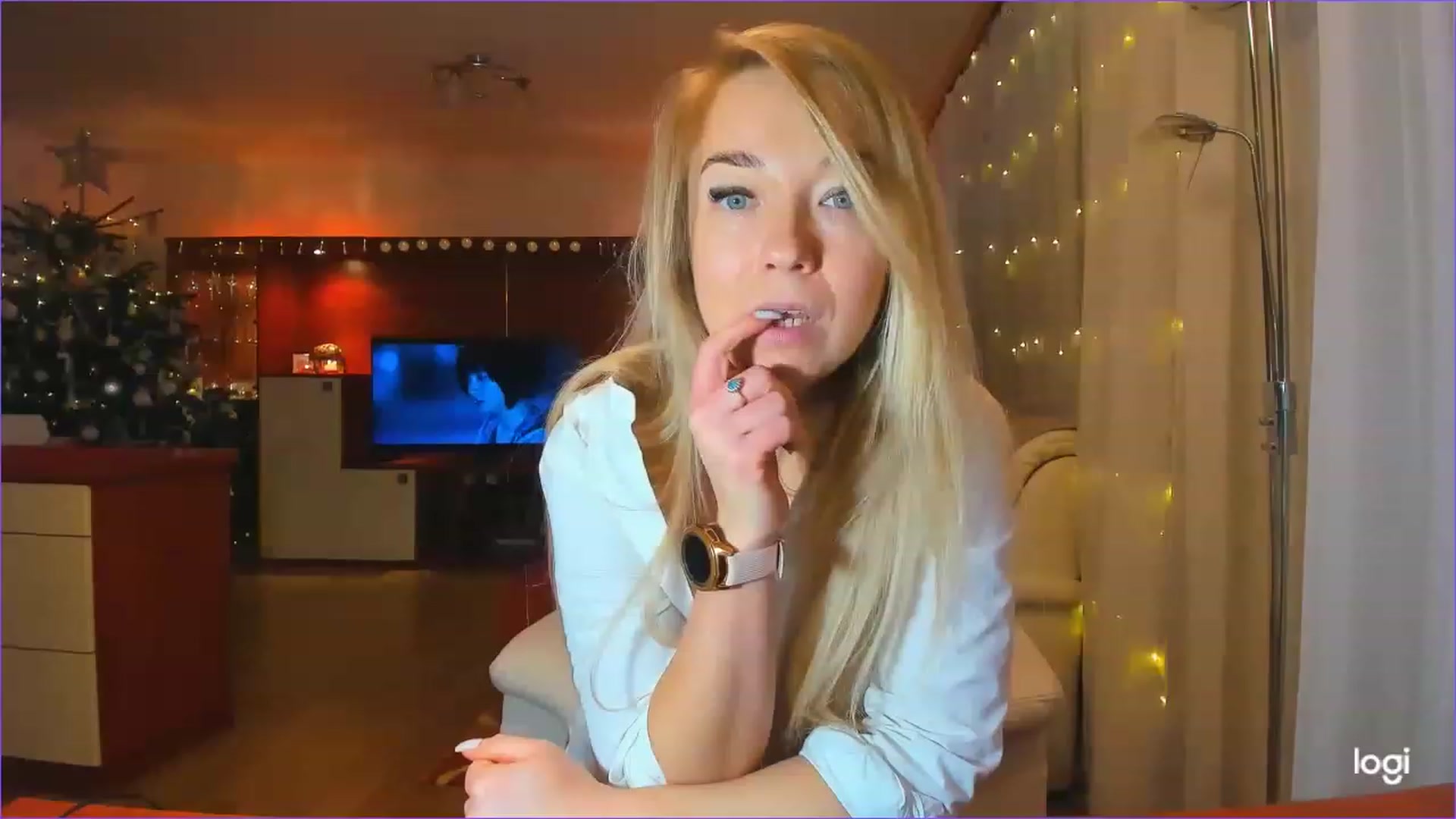 Gallery image thumbnail from LoraGlow's myfreecams stream on, 12/24/2022, 24:51 image 12 of 20