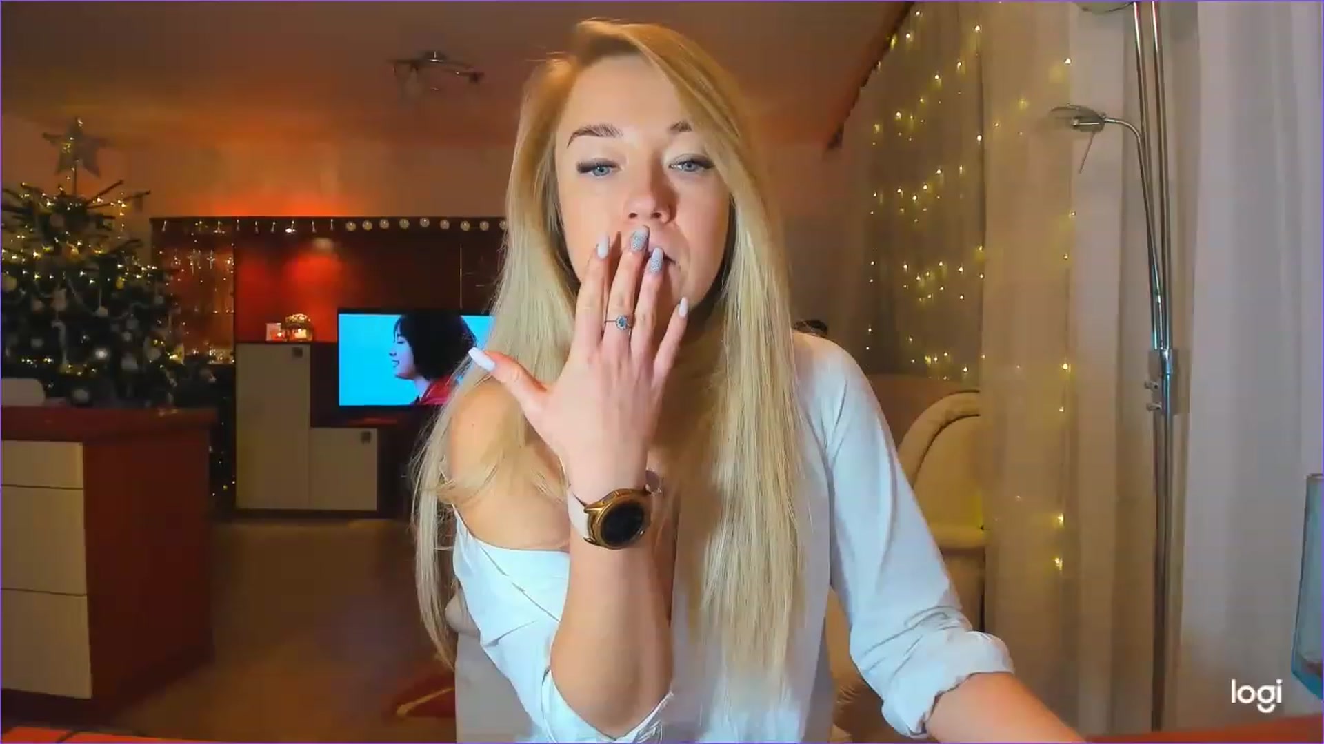 Gallery image thumbnail from LoraGlow's myfreecams stream on, 12/24/2022, 24:51 image 3 of 20