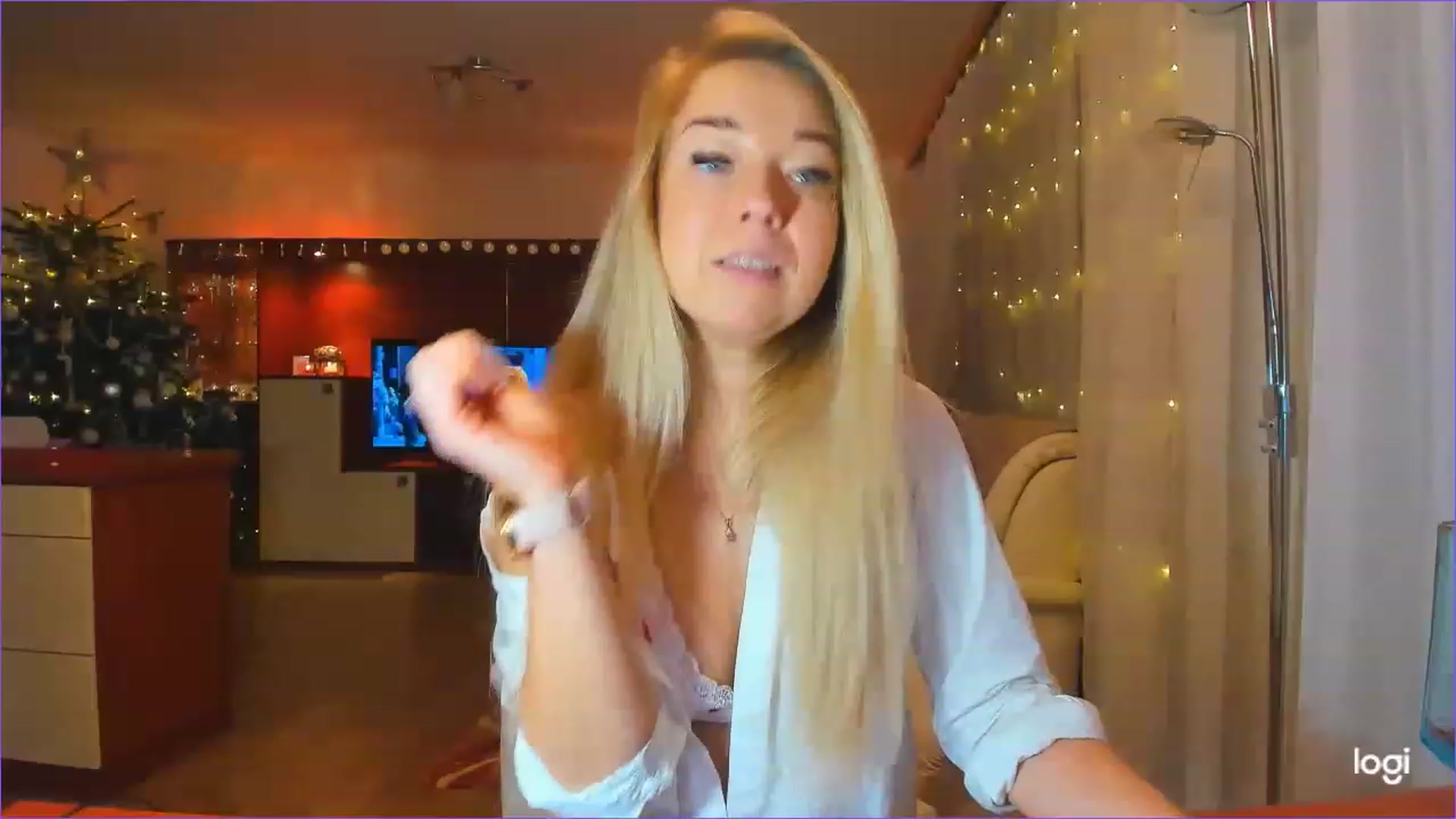 Gallery image thumbnail from LoraGlow's myfreecams stream on, 12/24/2022, 24:51 image 4 of 20