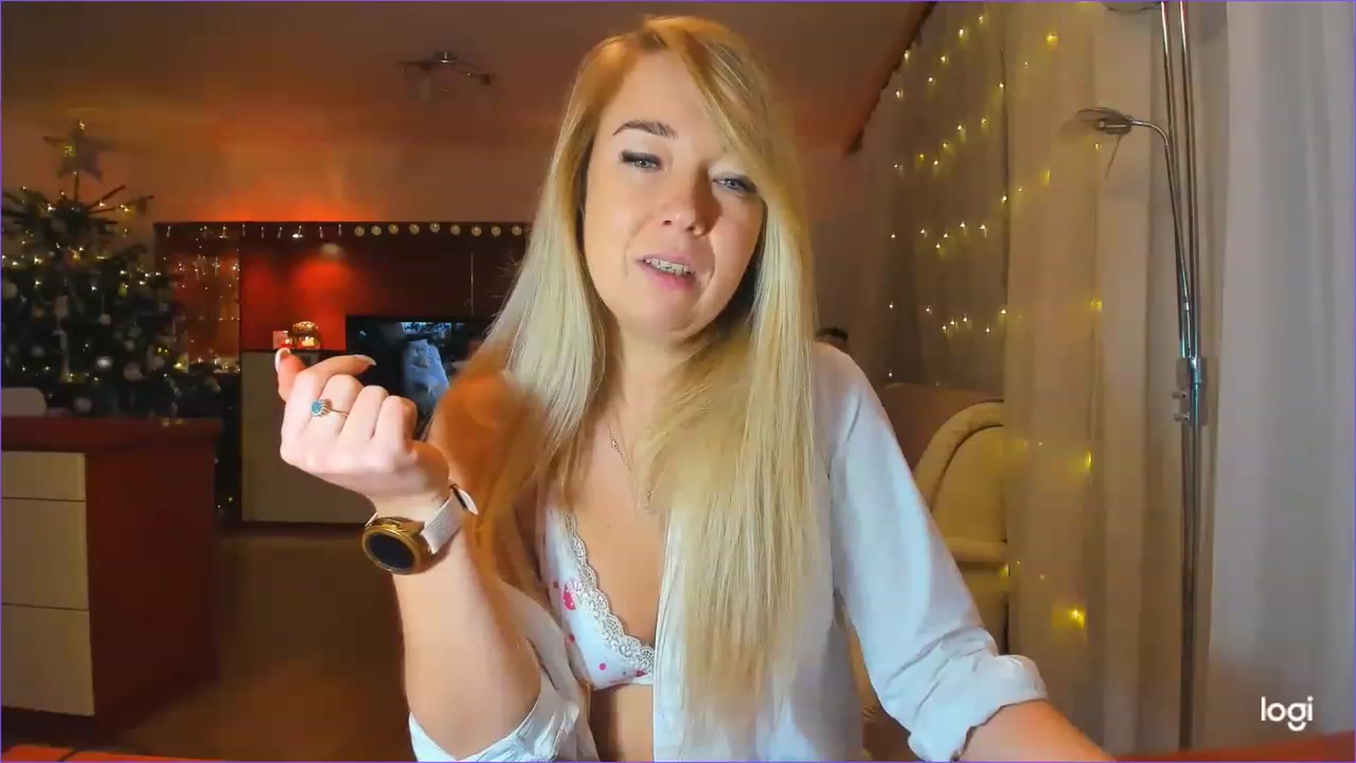 Gallery image thumbnail from LoraGlow's myfreecams stream on, 12/24/2022, 24:51 image 7 of 20