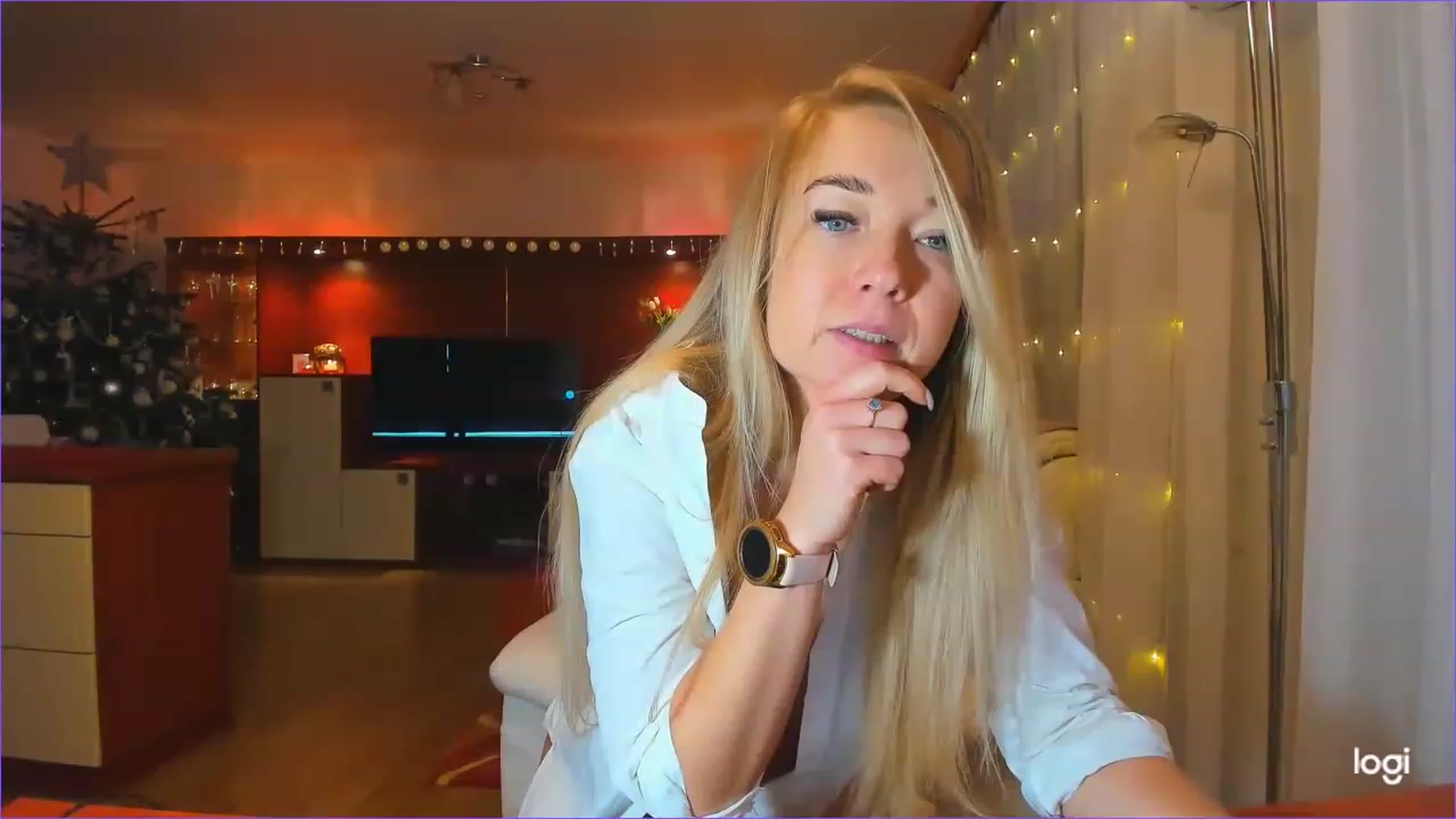 Gallery image thumbnail from LoraGlow's myfreecams stream on, 12/24/2022, 24:51 image 13 of 20