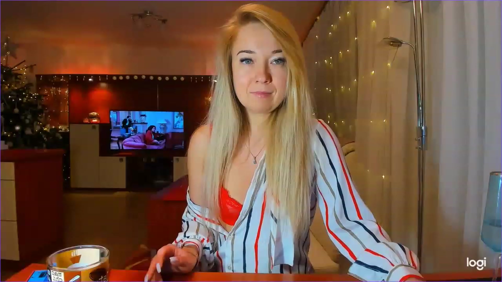 Gallery image thumbnail from LoraGlow's myfreecams stream on, 12/25/2022, 24:59 image 6 of 20