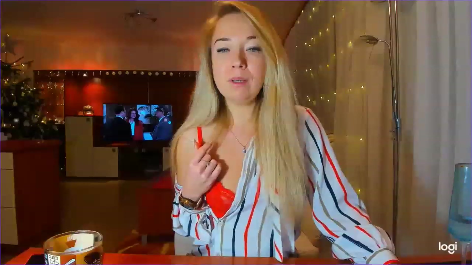 Gallery image thumbnail from LoraGlow's myfreecams stream on, 12/25/2022, 24:59 image 8 of 20