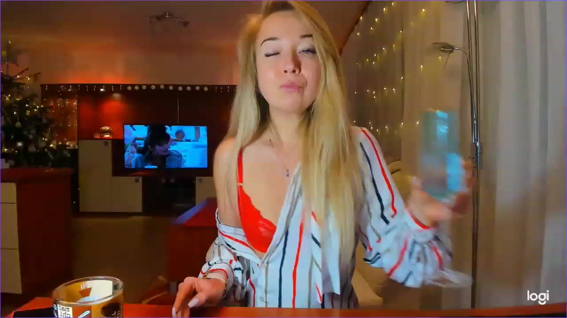 Gallery image thumbnail from LoraGlow's myfreecams stream on, 12/25/2022, 24:59 image 4 of 20