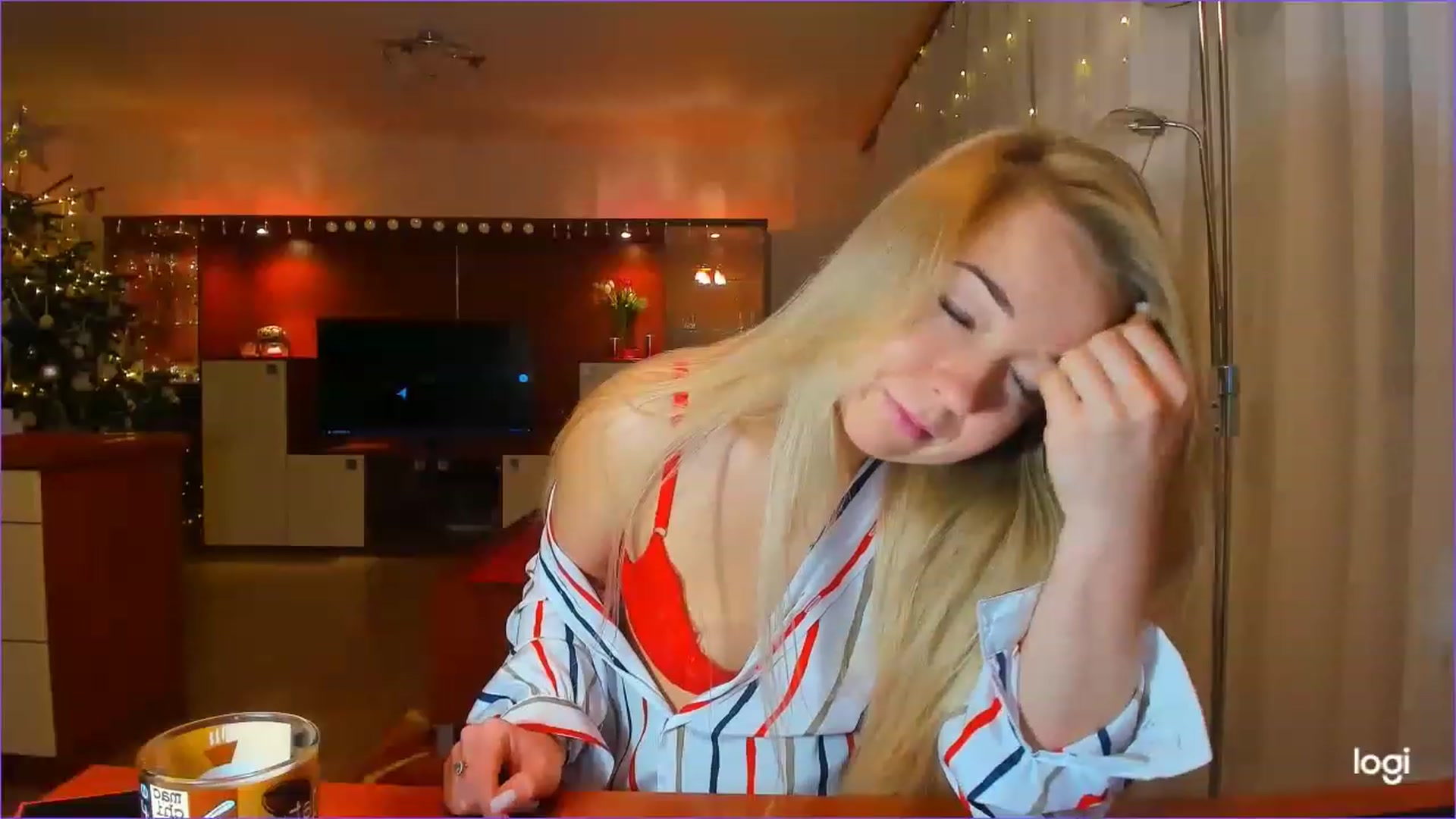 Gallery image thumbnail from LoraGlow's myfreecams stream on, 12/25/2022, 01:00 image 18 of 20
