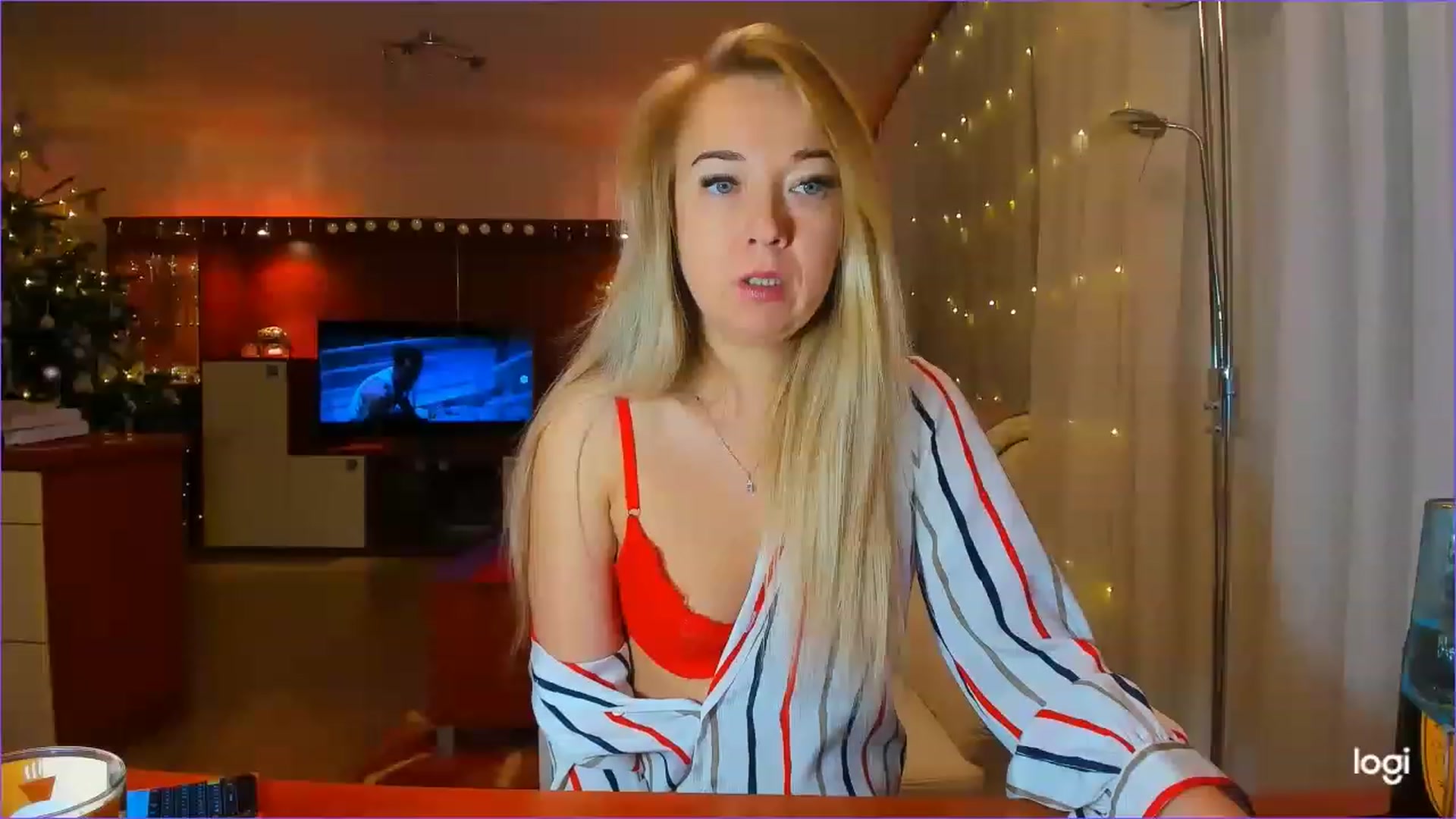 Gallery image thumbnail from LoraGlow's myfreecams stream on, 12/25/2022, 01:40 image 15 of 20