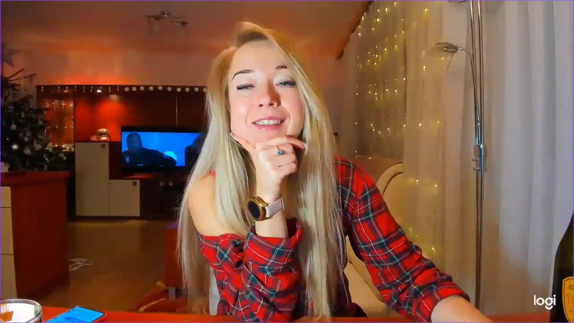 Gallery image thumbnail from LoraGlow's myfreecams stream on, 12/25/2022, 02:39 image 19 of 20