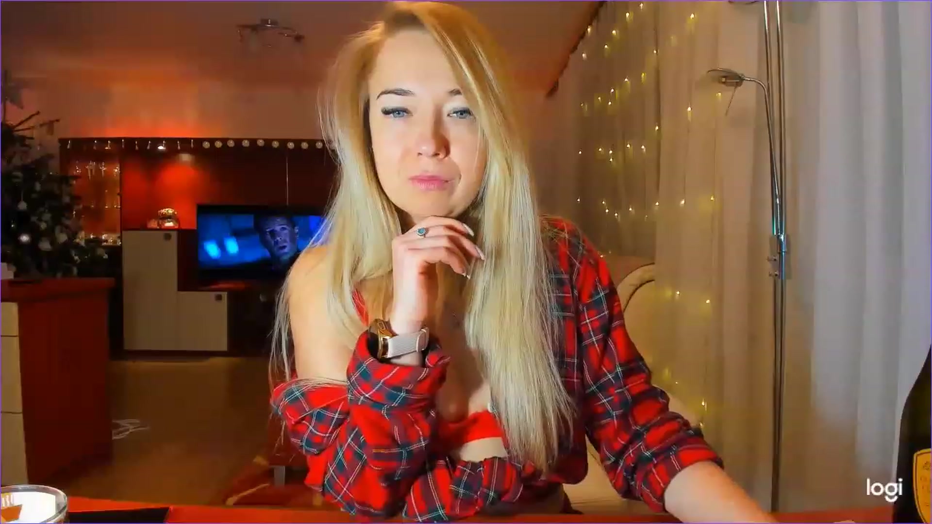 Gallery image thumbnail from LoraGlow's myfreecams stream on, 12/25/2022, 02:39 image 8 of 20