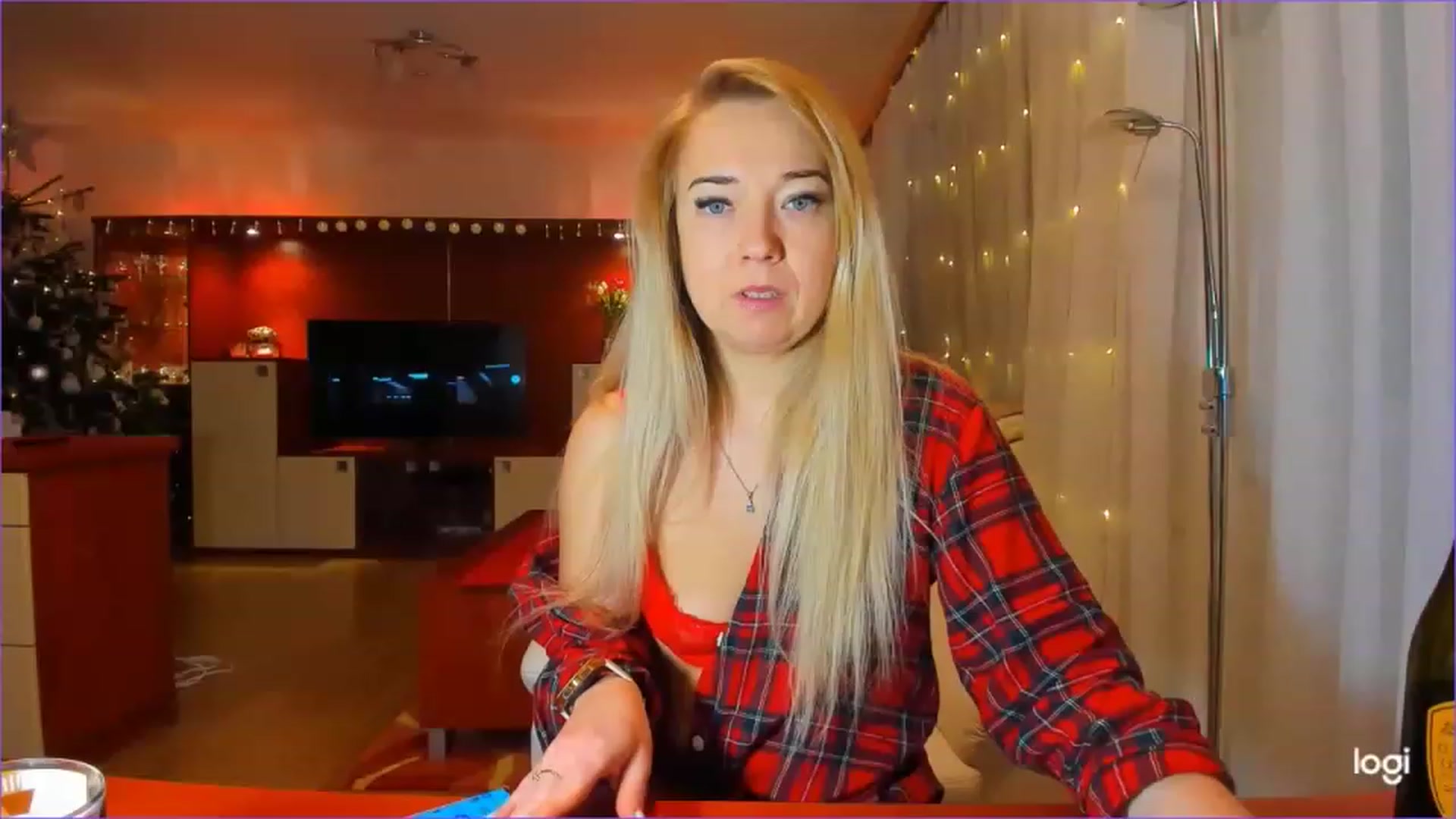 Gallery image thumbnail from LoraGlow's myfreecams stream on, 12/25/2022, 03:03 image 1 of 20