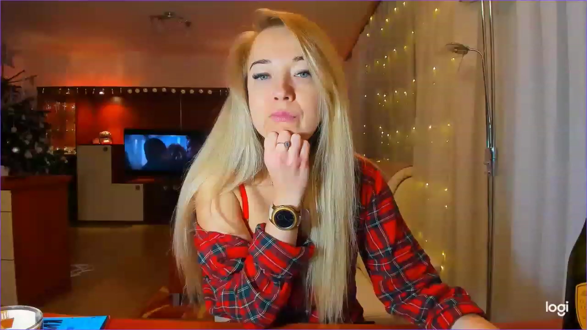 Gallery image thumbnail from LoraGlow's myfreecams stream on, 12/25/2022, 03:03 image 11 of 20