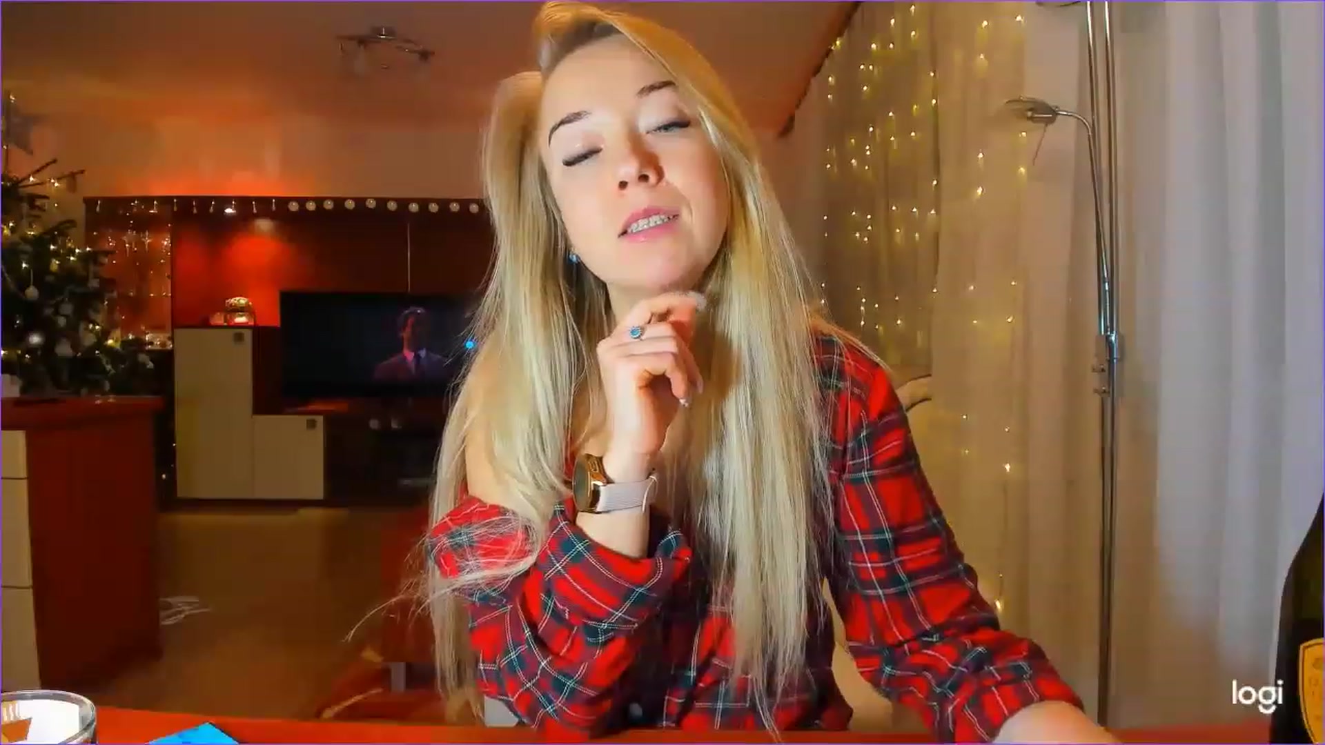 Gallery image thumbnail from LoraGlow's myfreecams stream on, 12/25/2022, 03:03 image 6 of 20